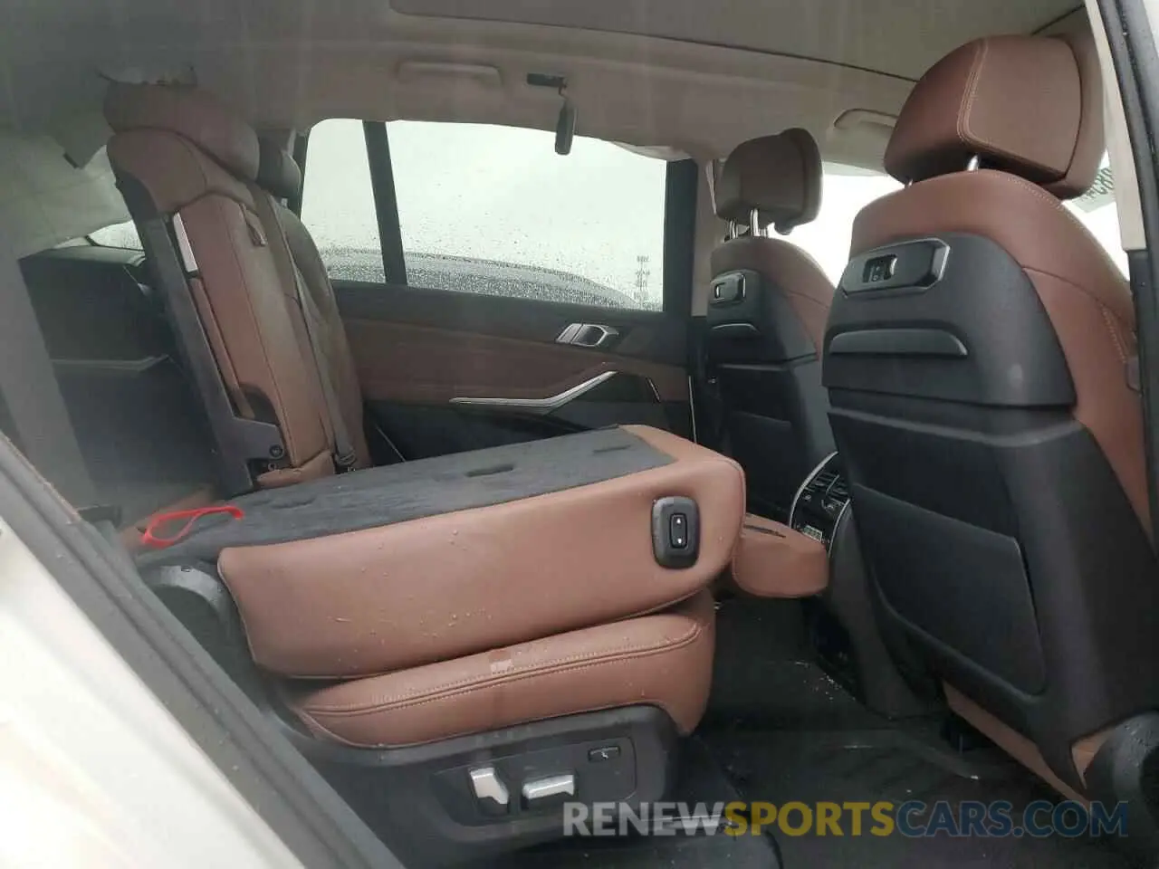 11 Фотография поврежденного автомобиля 5UX23EM09R9U73510 BMW X7 2024