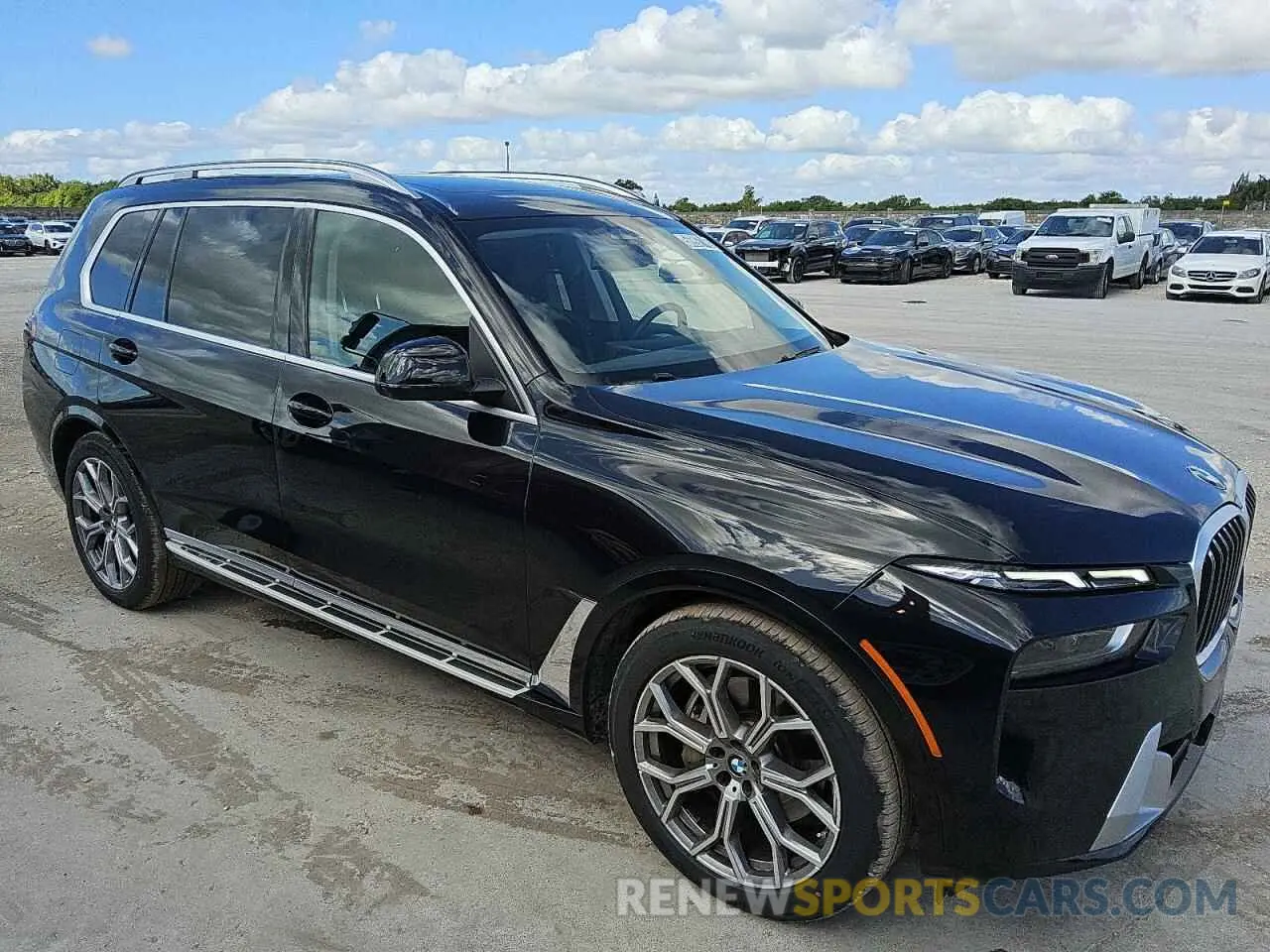 4 Photograph of a damaged car 5UX23EM09R9V90469 BMW X7 2024