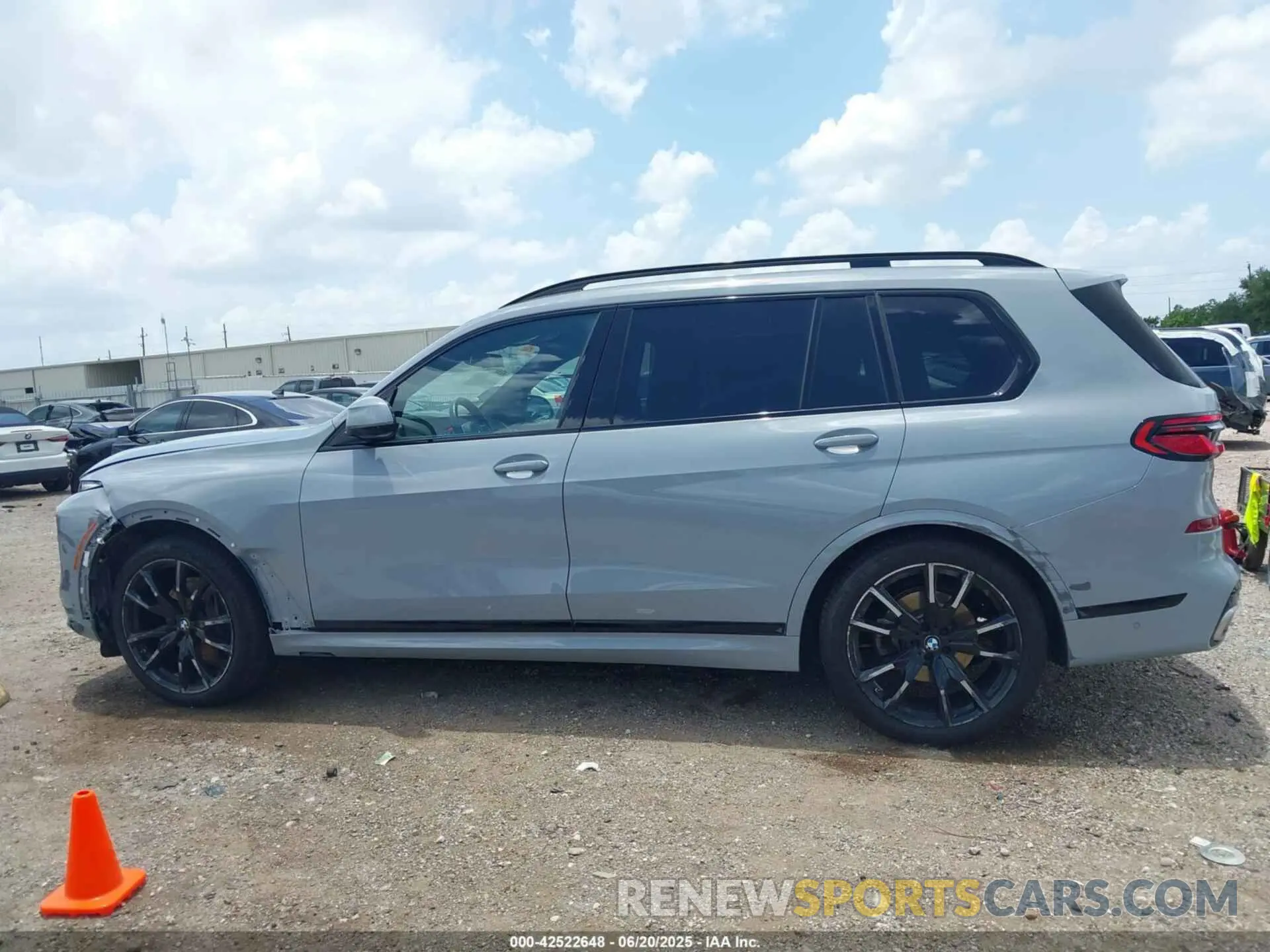 14 Photograph of a damaged car 5UX23EM0XR9U85925 BMW X7 2024