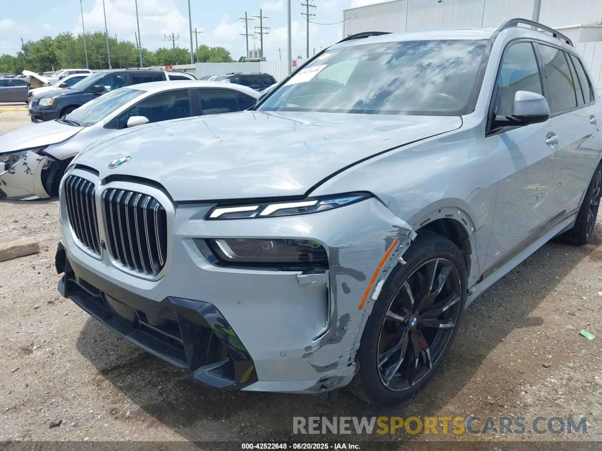 6 Photograph of a damaged car 5UX23EM0XR9U85925 BMW X7 2024