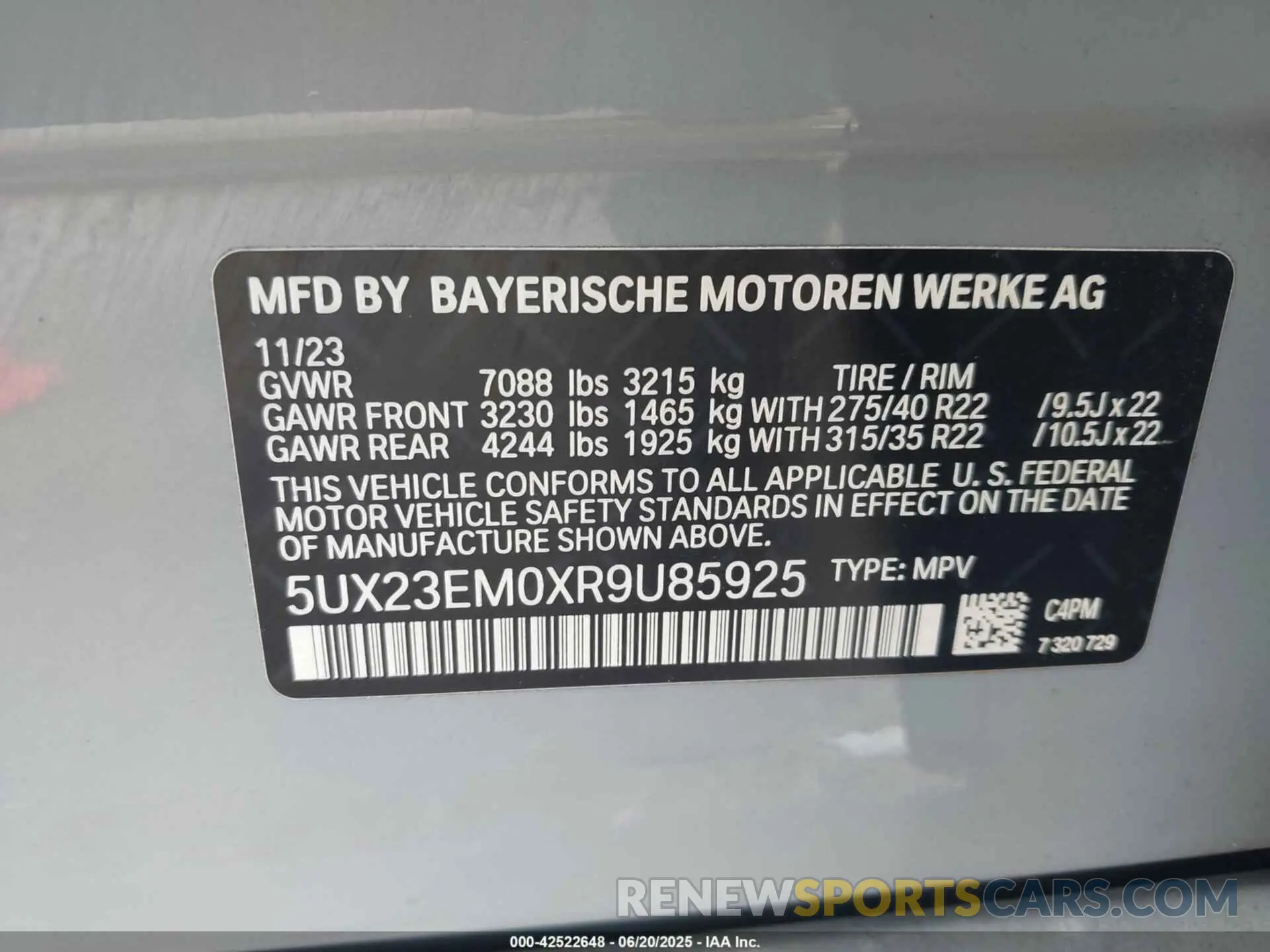 9 Photograph of a damaged car 5UX23EM0XR9U85925 BMW X7 2024