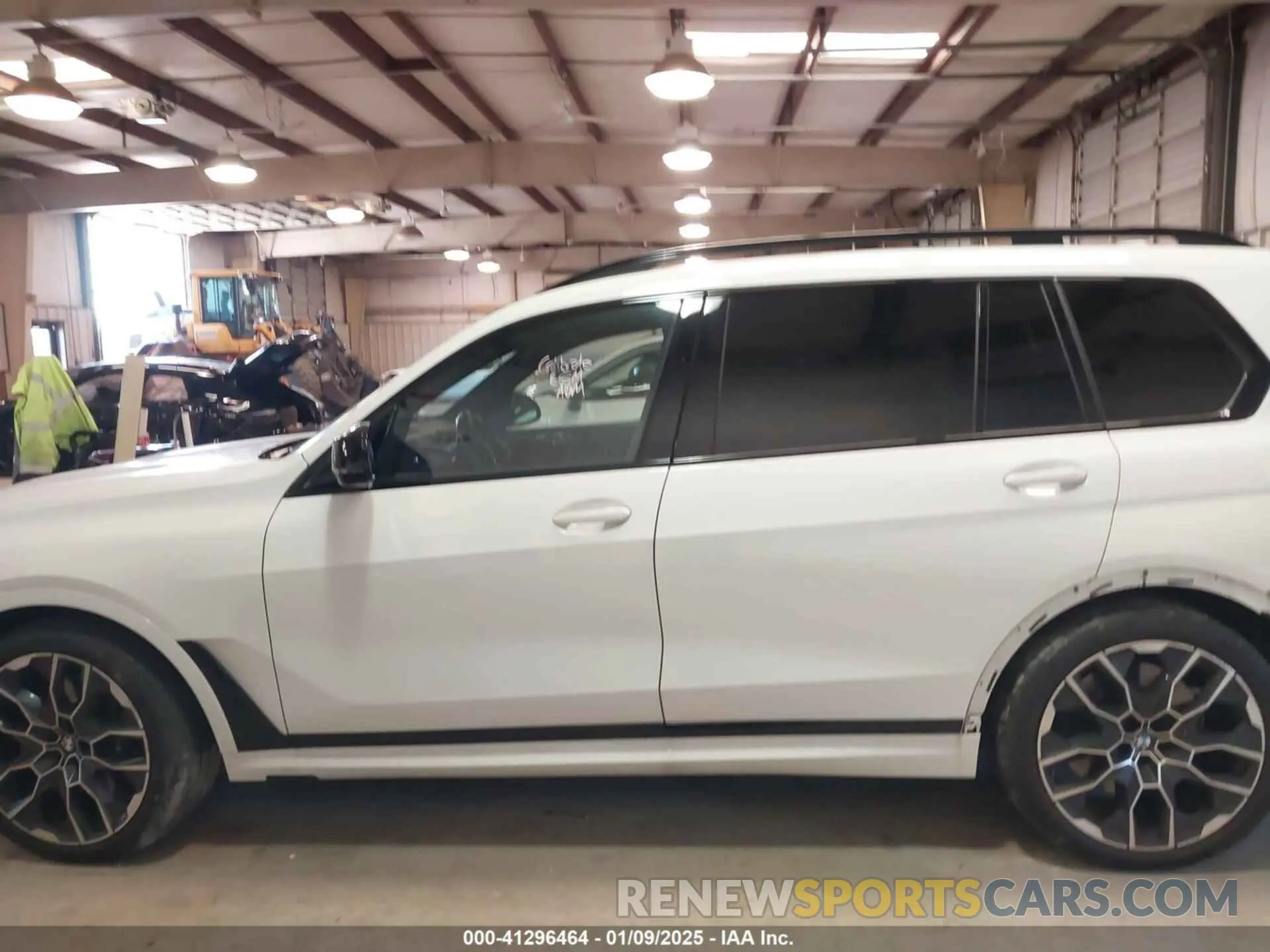 14 Photograph of a damaged car 5UX33EM04R9T72699 BMW X7 2024