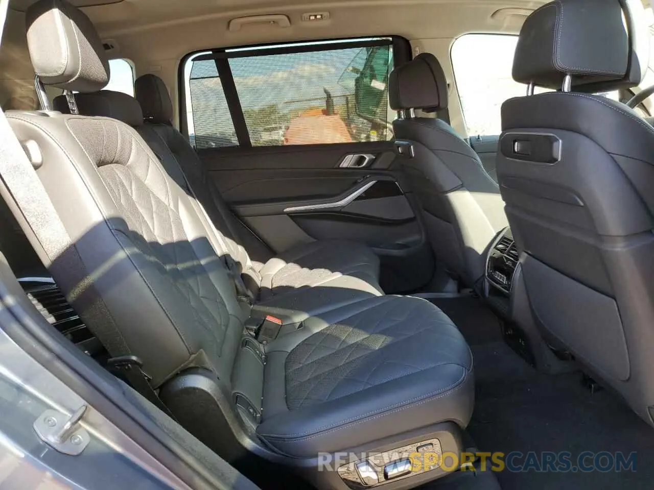 11 Фотография поврежденного автомобиля 5UX23EM00S9X63334 BMW X7 2025
