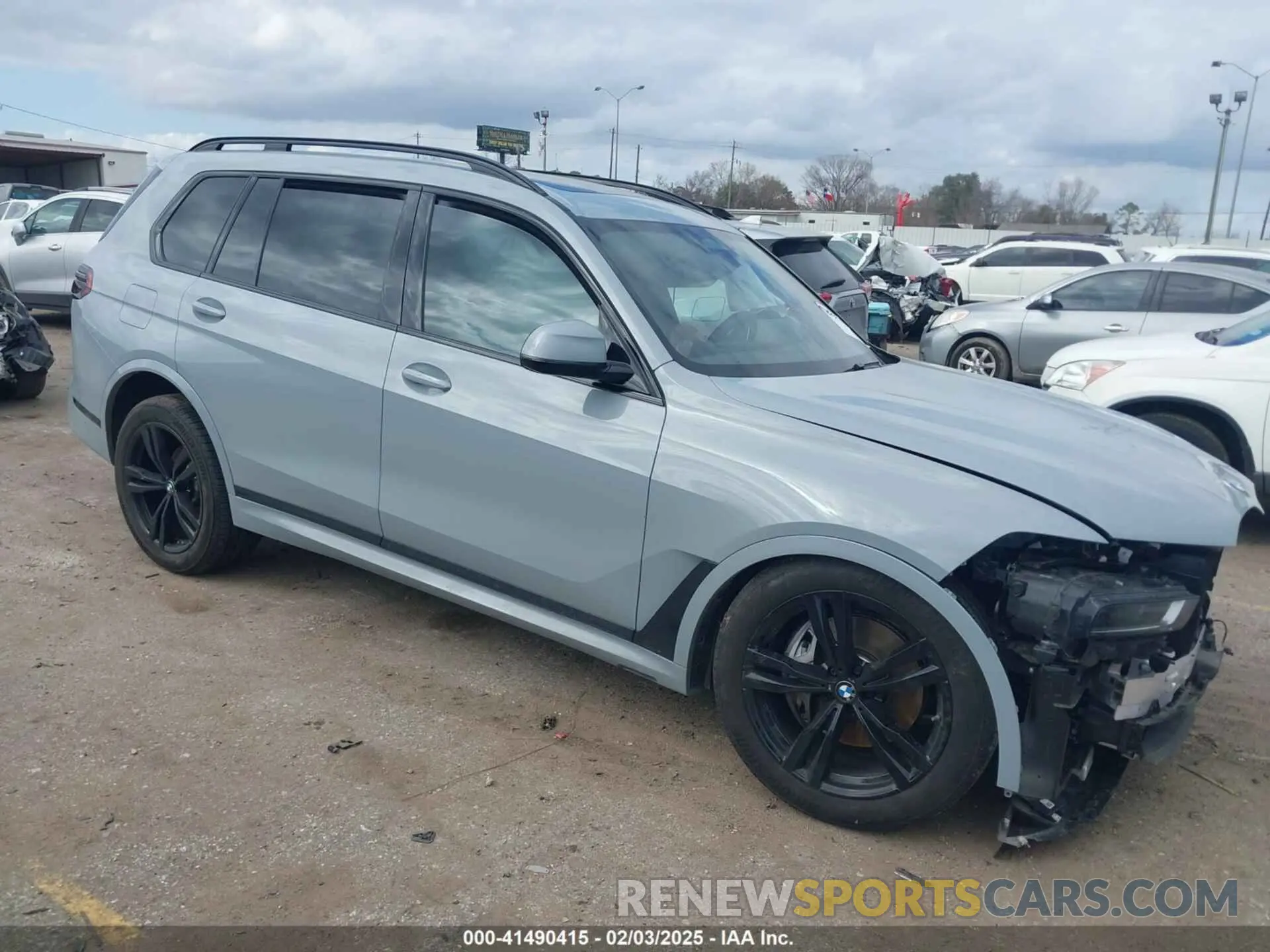 1 Фотография поврежденного автомобиля 5UX23EM01S9W23566 BMW X7 2025