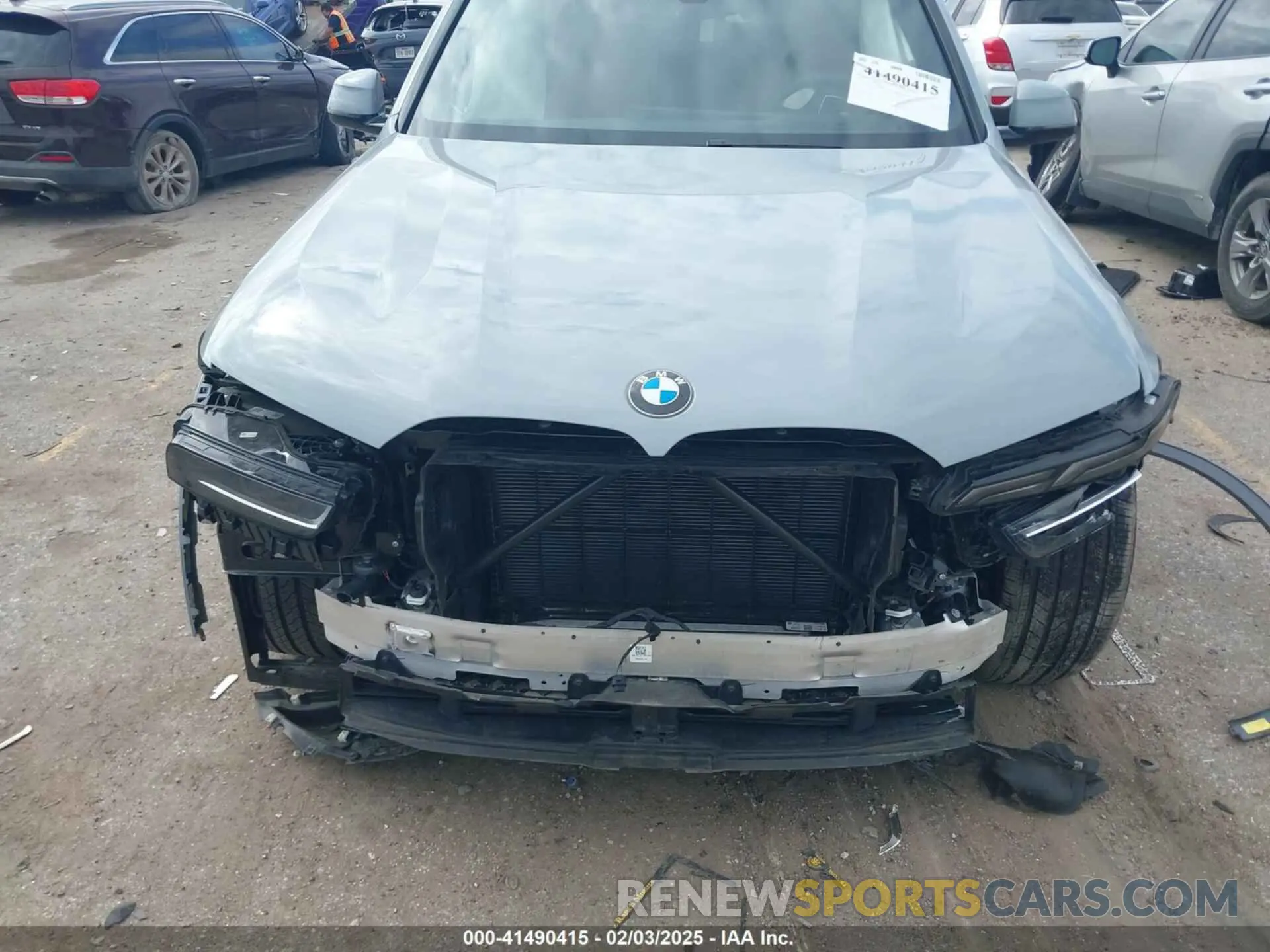 12 Фотография поврежденного автомобиля 5UX23EM01S9W23566 BMW X7 2025