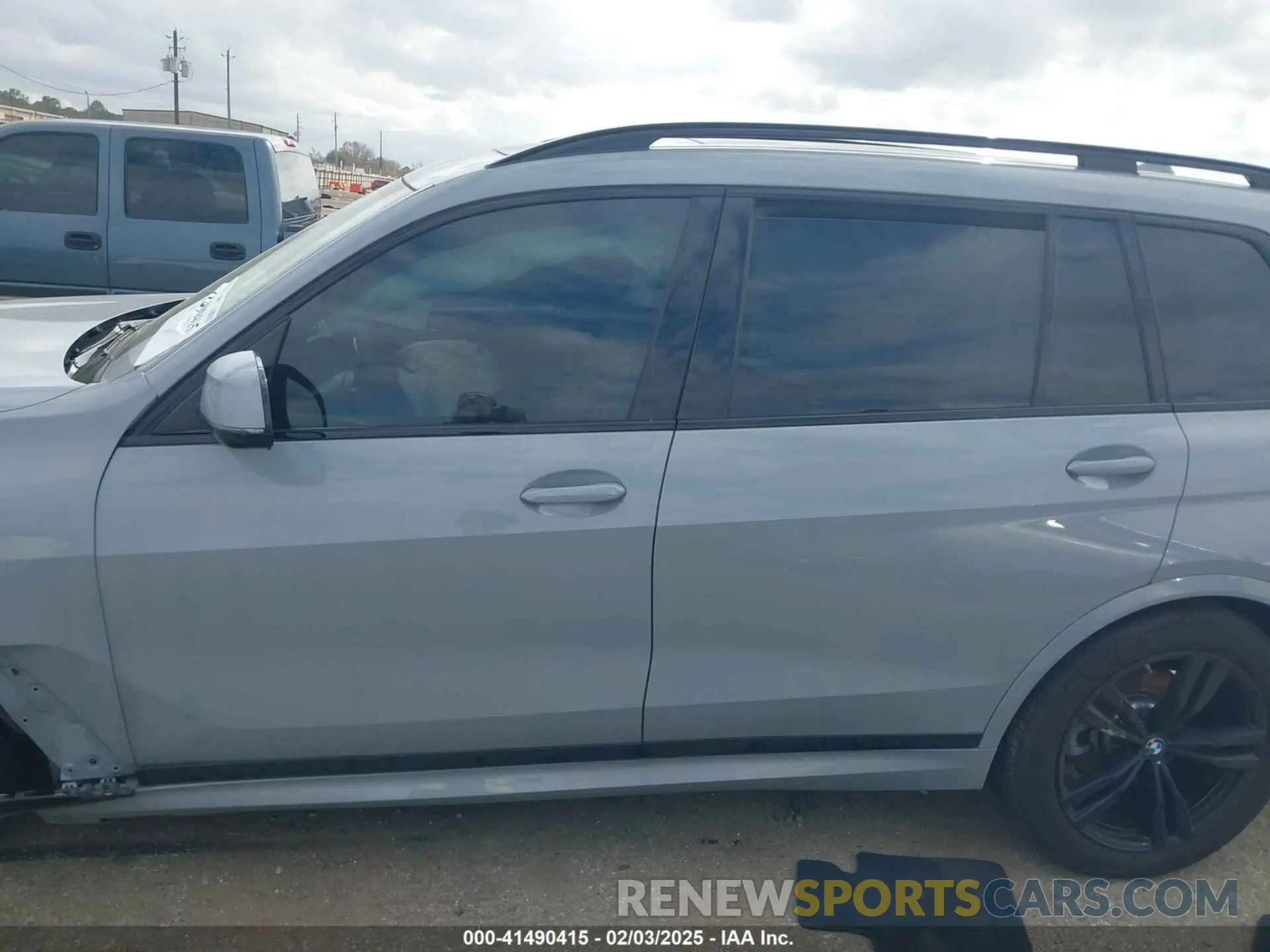 14 Фотография поврежденного автомобиля 5UX23EM01S9W23566 BMW X7 2025