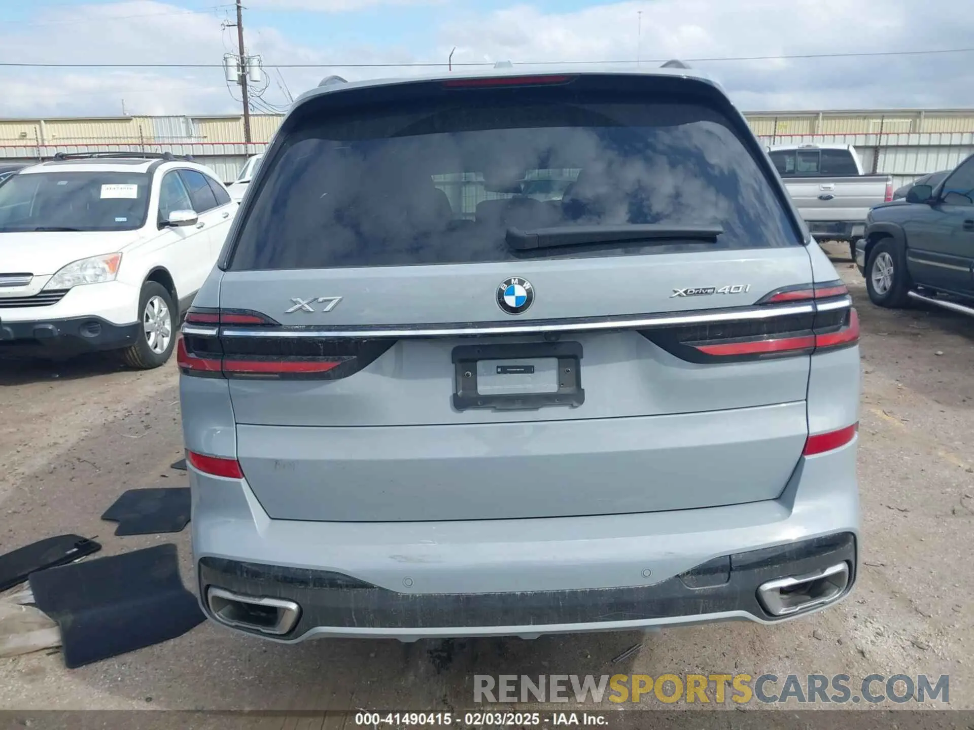 16 Фотография поврежденного автомобиля 5UX23EM01S9W23566 BMW X7 2025