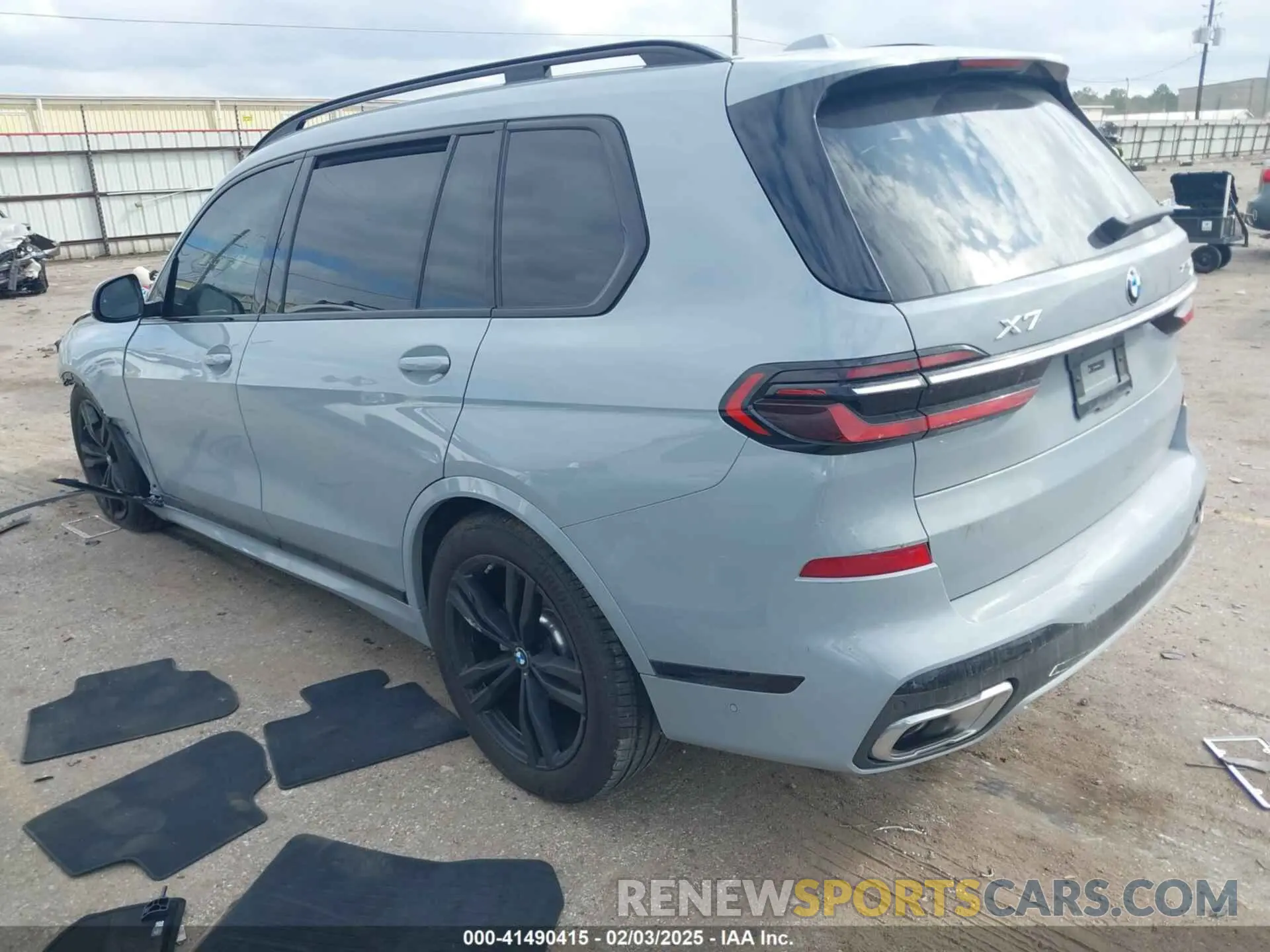 3 Фотография поврежденного автомобиля 5UX23EM01S9W23566 BMW X7 2025