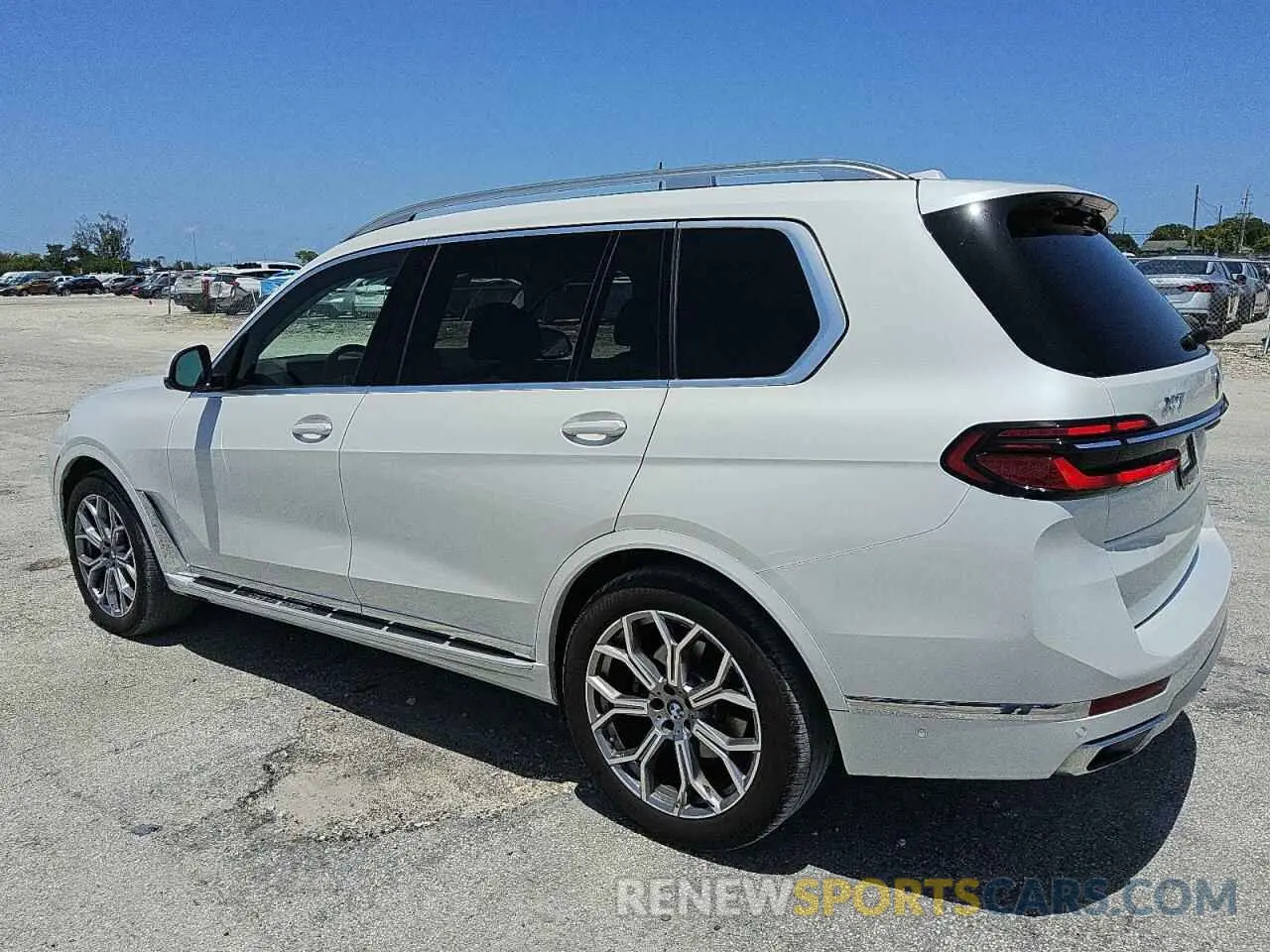 2 Photograph of a damaged car 5UX23EM02S9W38321 BMW X7 2025