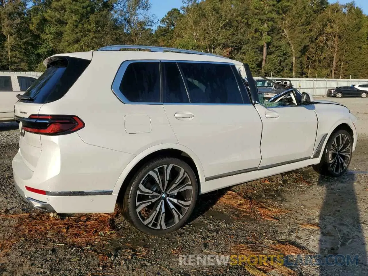 3 Photograph of a damaged car 5UX23EM04S9W63513 BMW X7 2025
