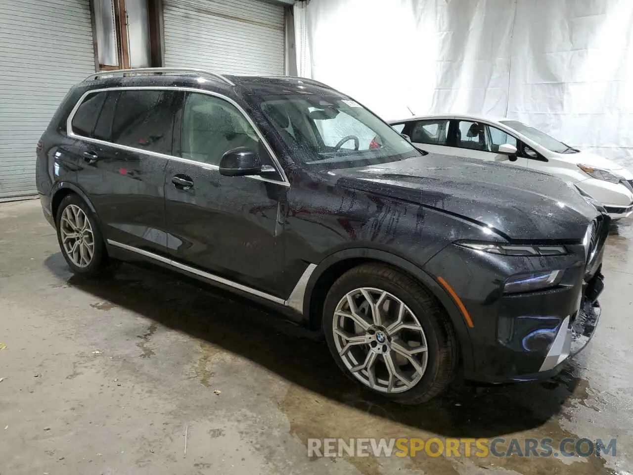 4 Photograph of a damaged car 5UX23EM04S9X60842 BMW X7 2025