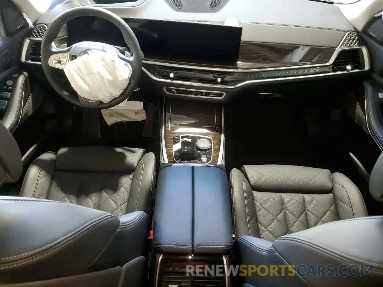 8 Photograph of a damaged car 5UX23EM04S9X60842 BMW X7 2025