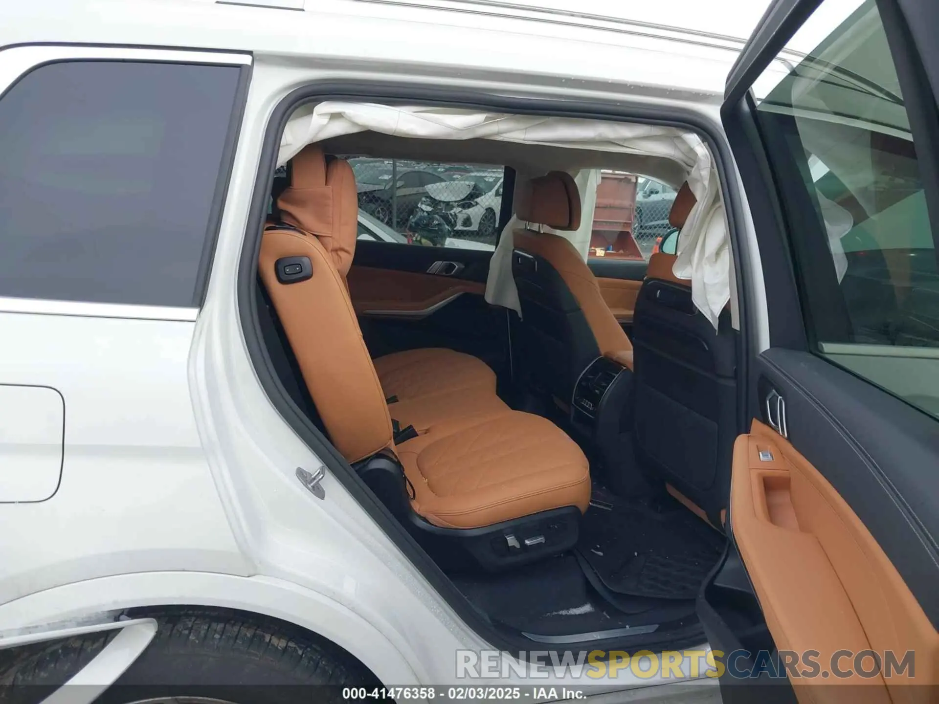 8 Фотография поврежденного автомобиля 5UX23EM05S9X98435 BMW X7 2025