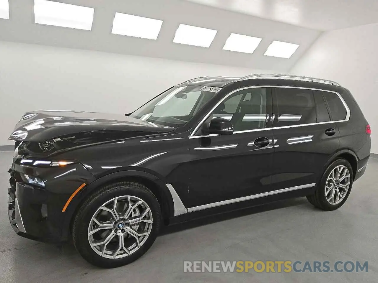 1 Photograph of a damaged car 5UX23EM09S9X05528 BMW X7 2025