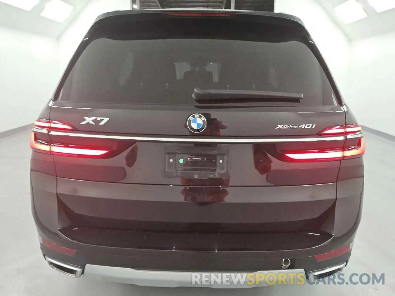 6 Photograph of a damaged car 5UX23EM09S9X05528 BMW X7 2025