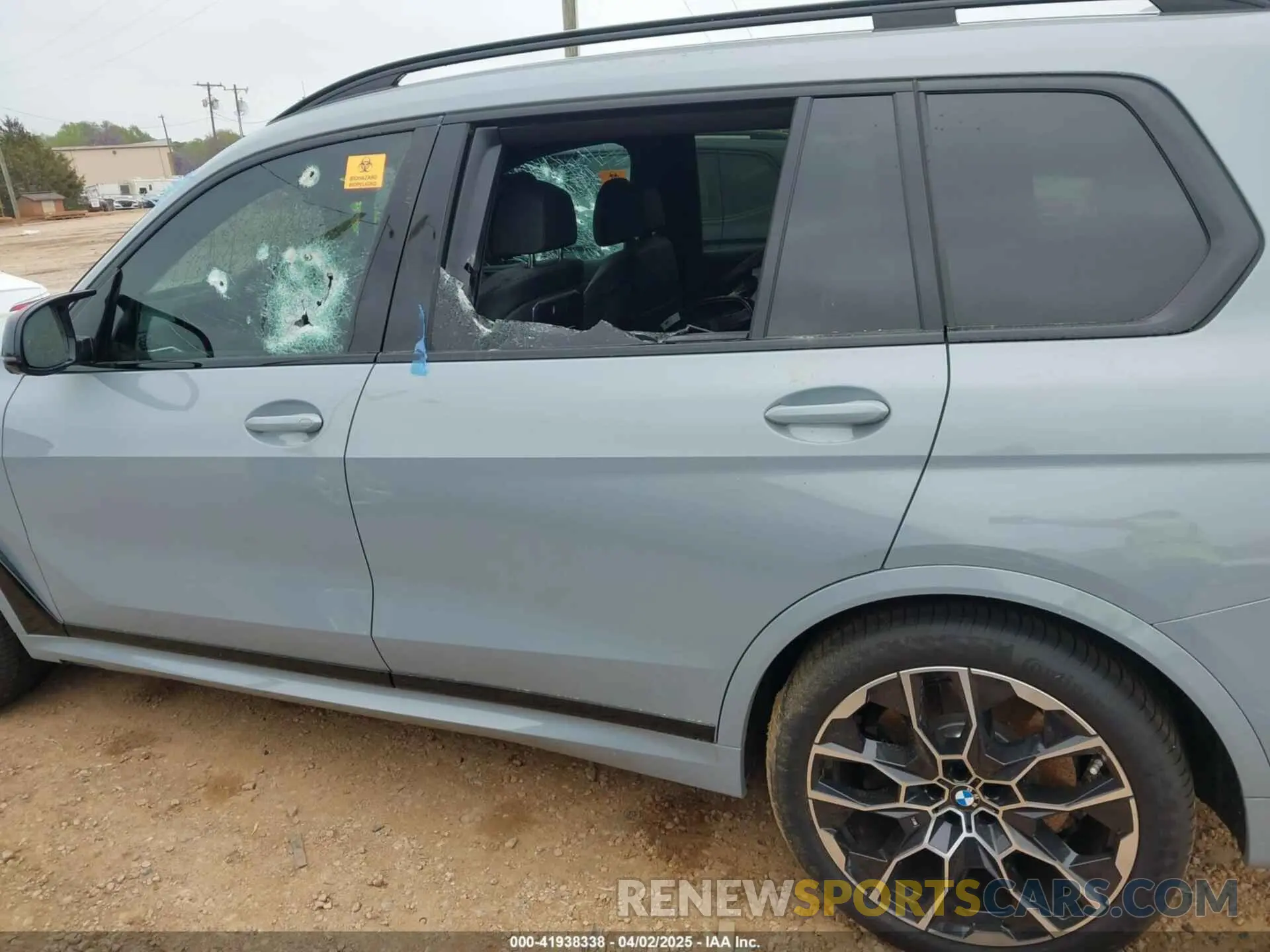 14 Photograph of a damaged car 5UX33EM04S9X73210 BMW X7 2025