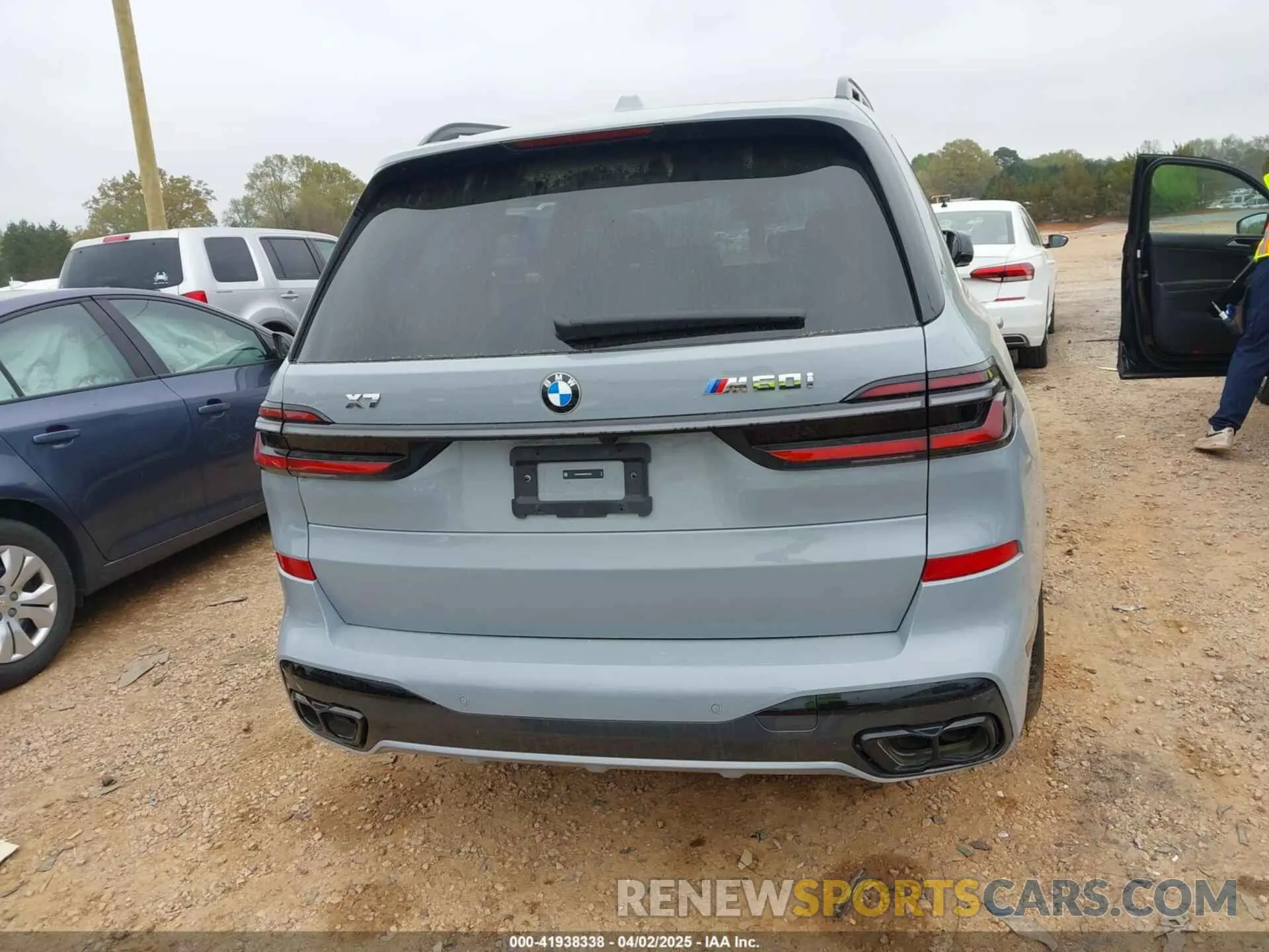 16 Photograph of a damaged car 5UX33EM04S9X73210 BMW X7 2025