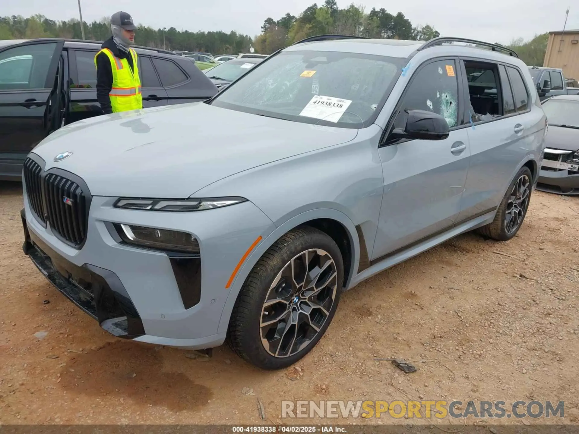 2 Photograph of a damaged car 5UX33EM04S9X73210 BMW X7 2025