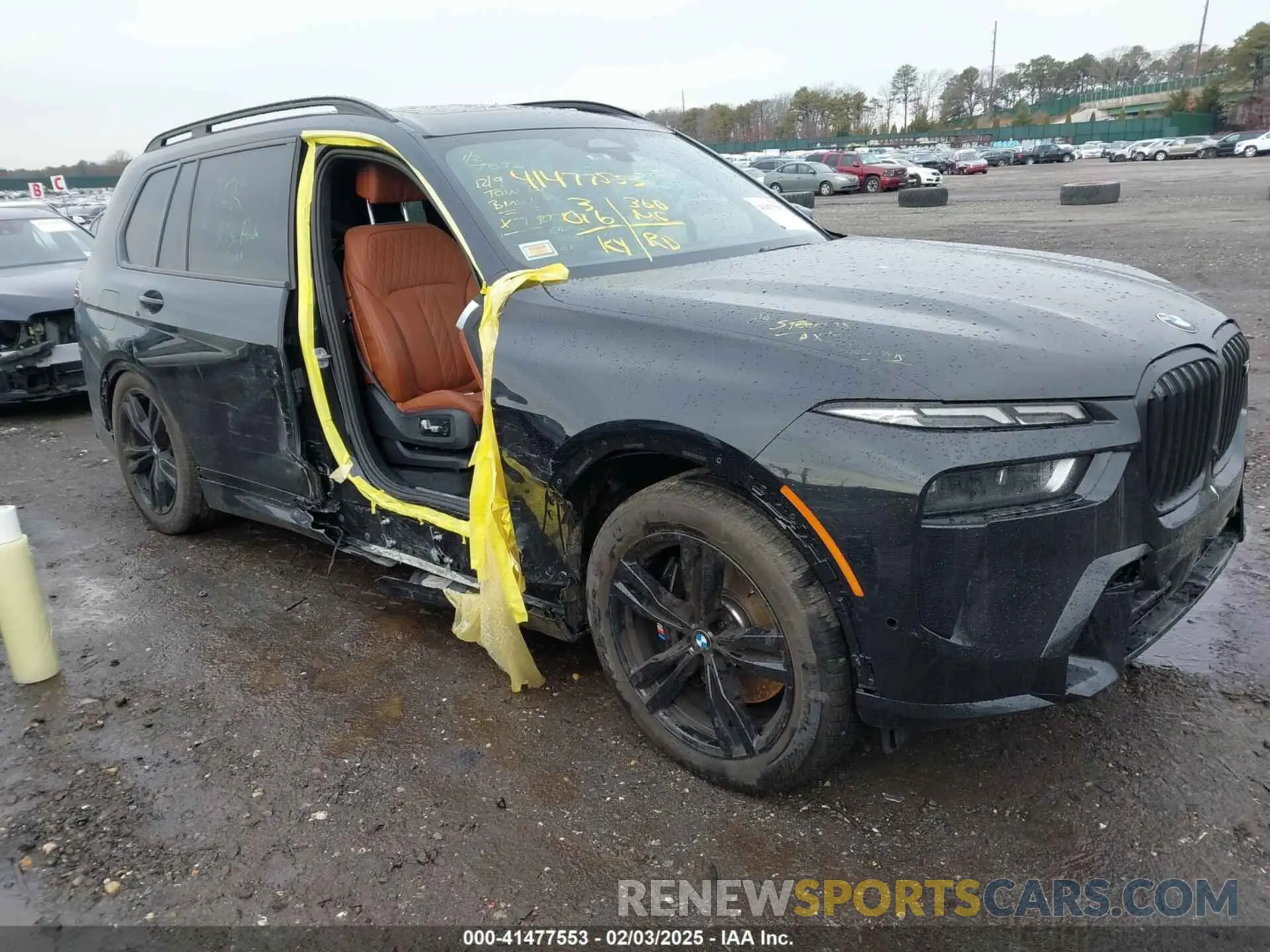 1 Photograph of a damaged car 5UX33EM06S9X01960 BMW X7 2025