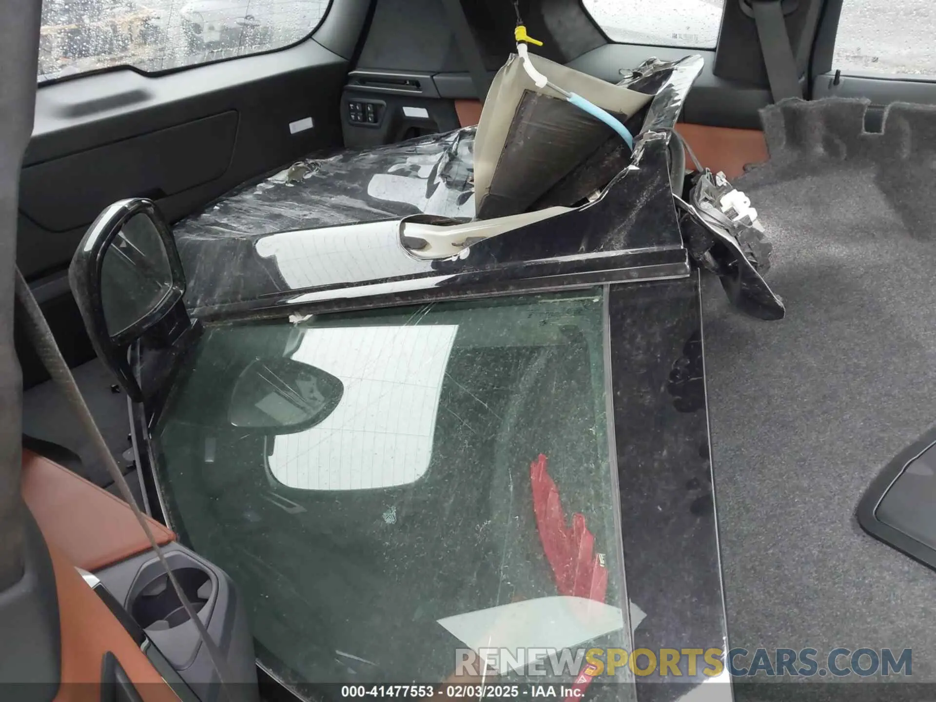 12 Photograph of a damaged car 5UX33EM06S9X01960 BMW X7 2025