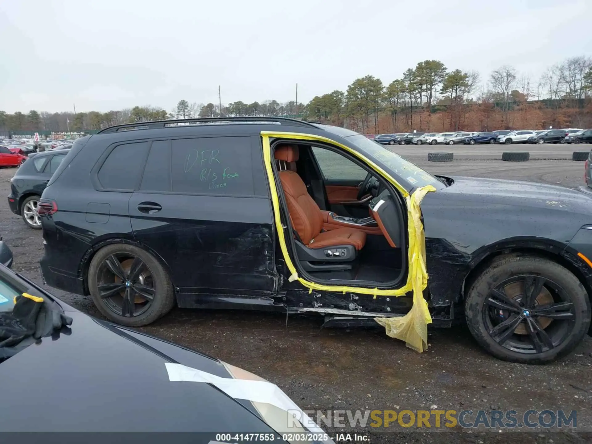14 Photograph of a damaged car 5UX33EM06S9X01960 BMW X7 2025