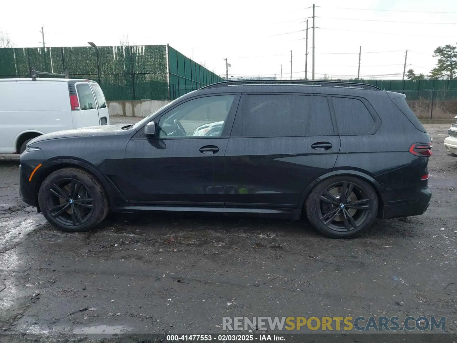 15 Photograph of a damaged car 5UX33EM06S9X01960 BMW X7 2025