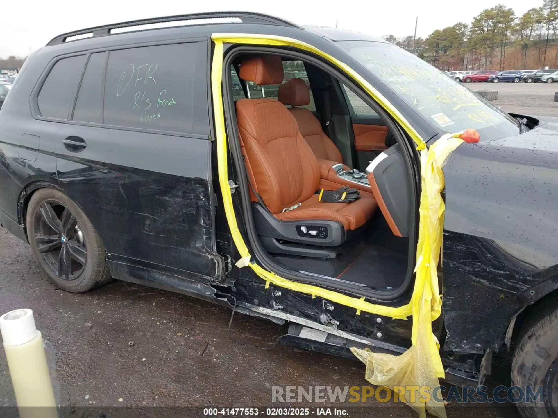 6 Photograph of a damaged car 5UX33EM06S9X01960 BMW X7 2025