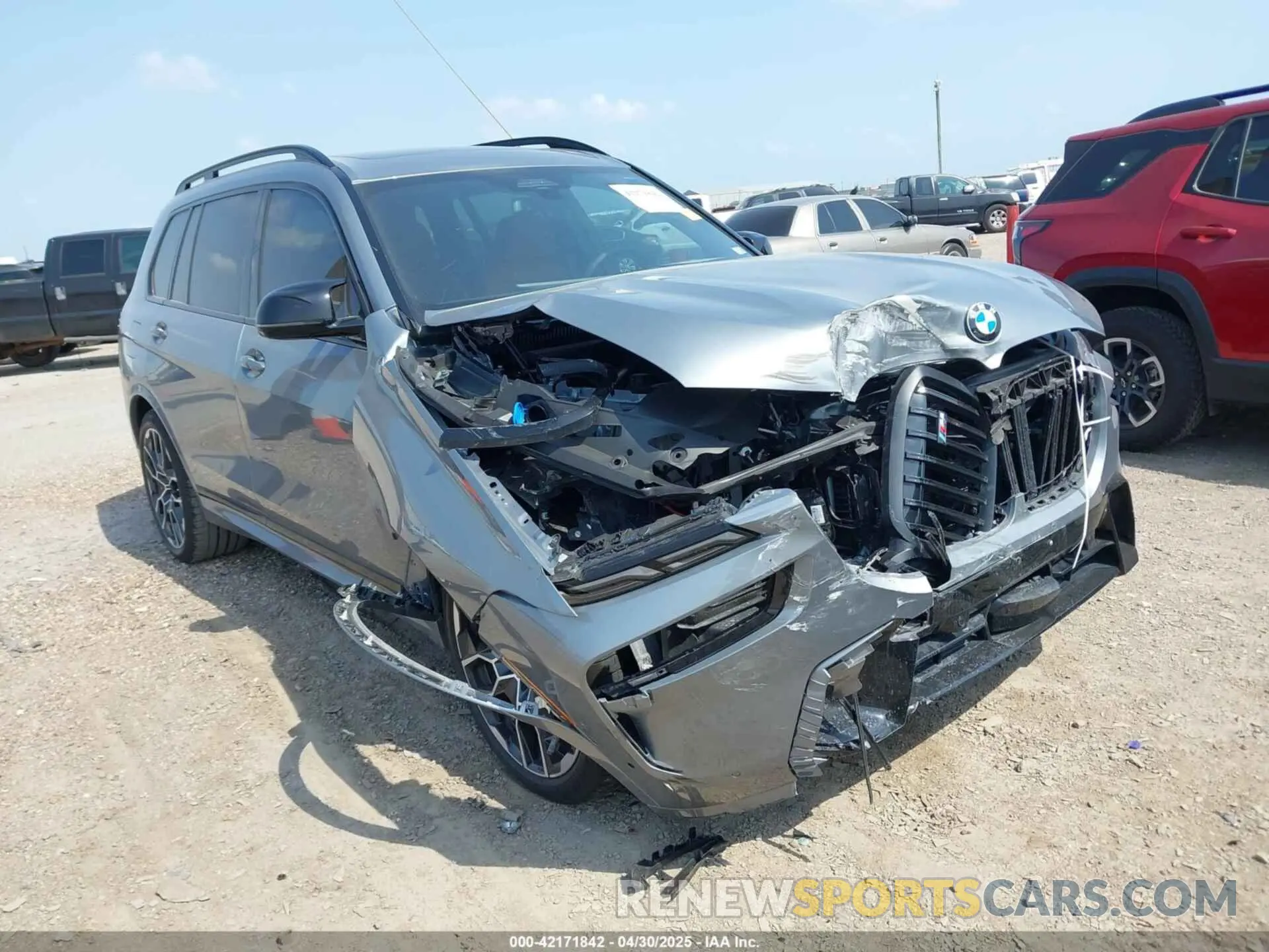 1 Photograph of a damaged car 5UX33EM06S9Y33892 BMW X7 2025