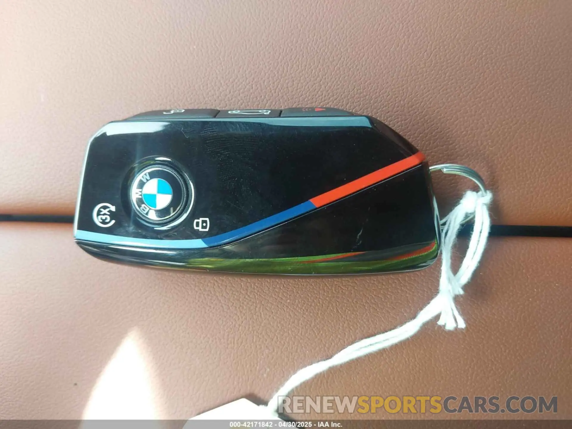 11 Photograph of a damaged car 5UX33EM06S9Y33892 BMW X7 2025