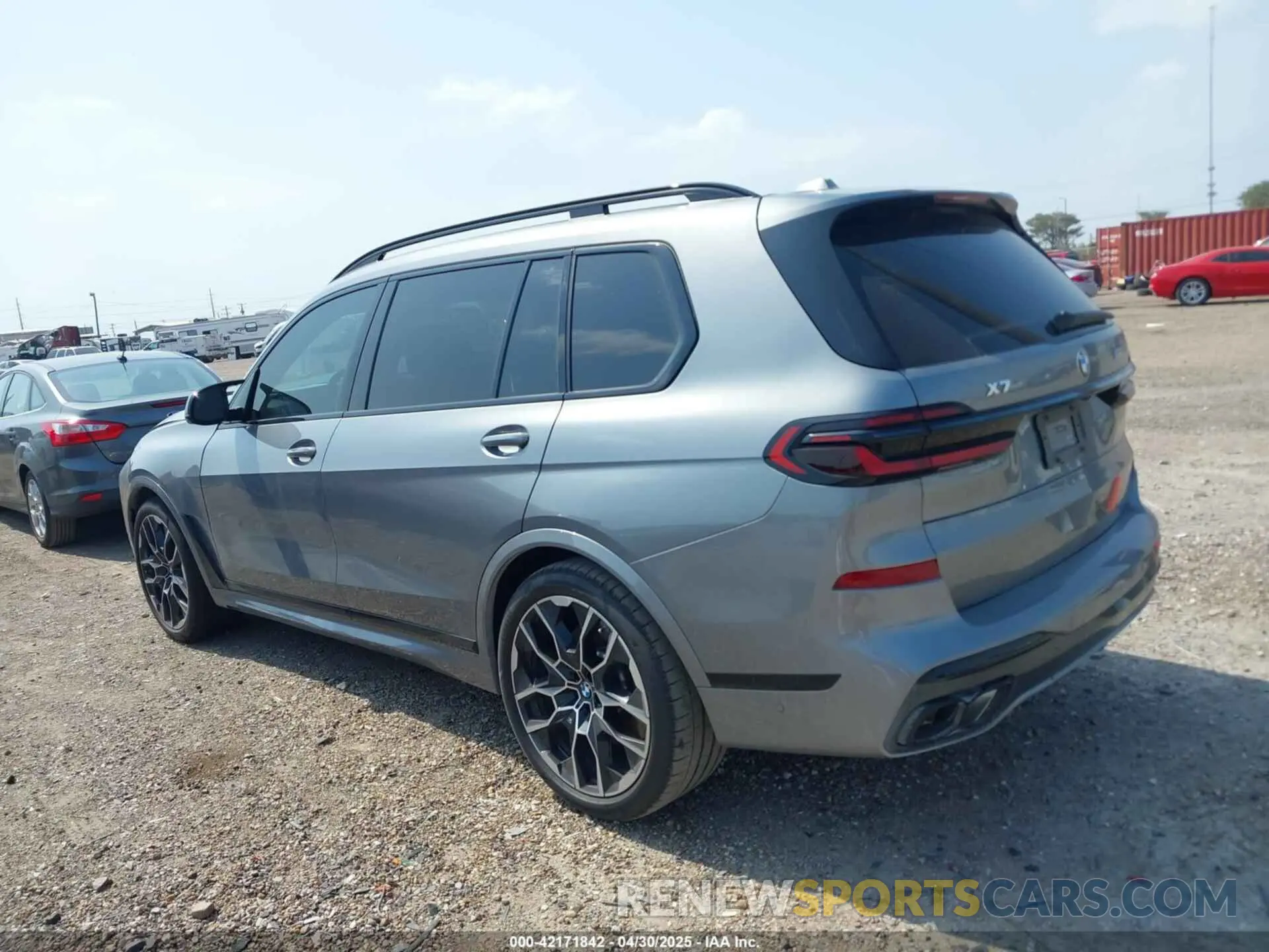 14 Photograph of a damaged car 5UX33EM06S9Y33892 BMW X7 2025