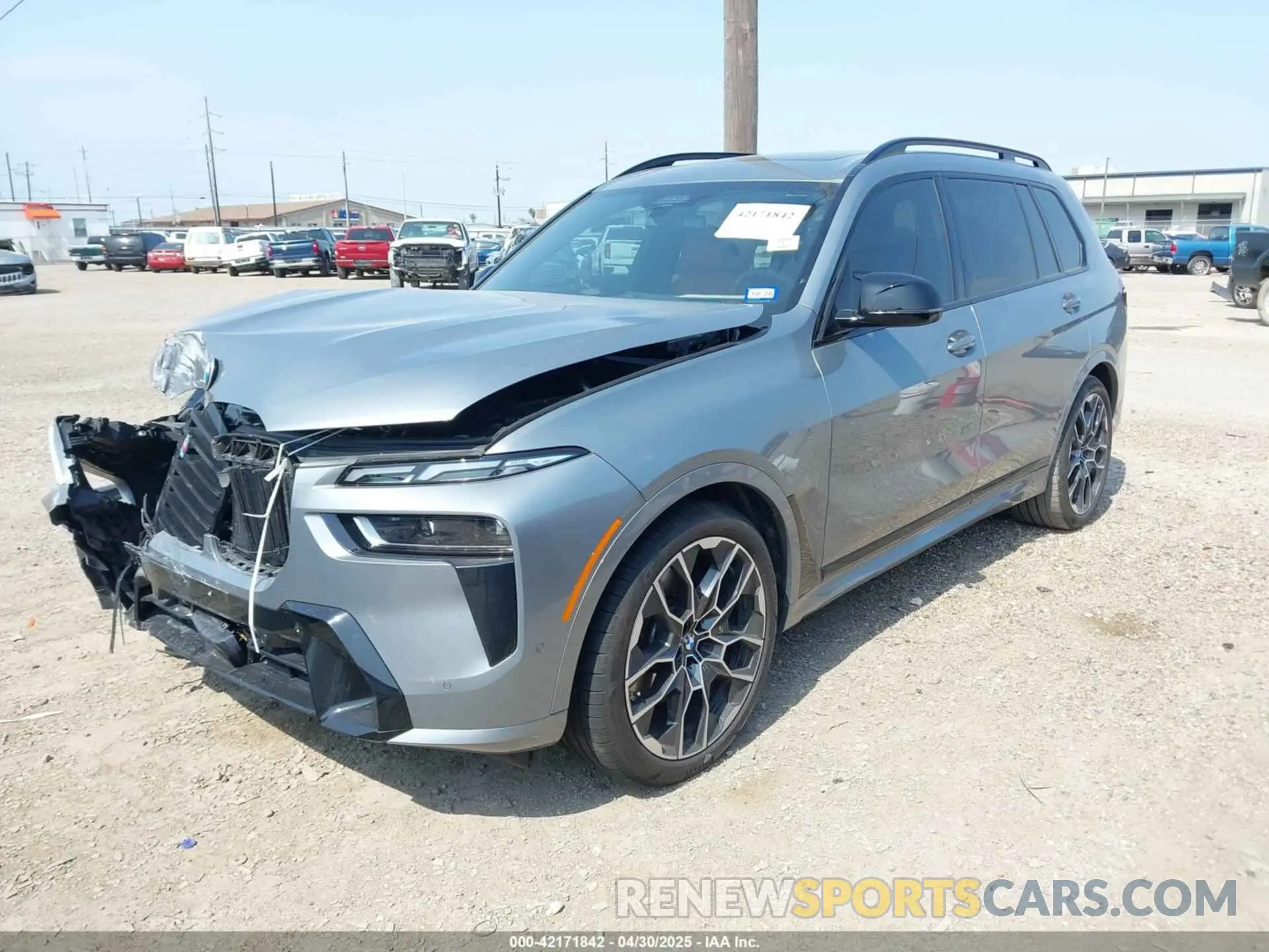 2 Photograph of a damaged car 5UX33EM06S9Y33892 BMW X7 2025