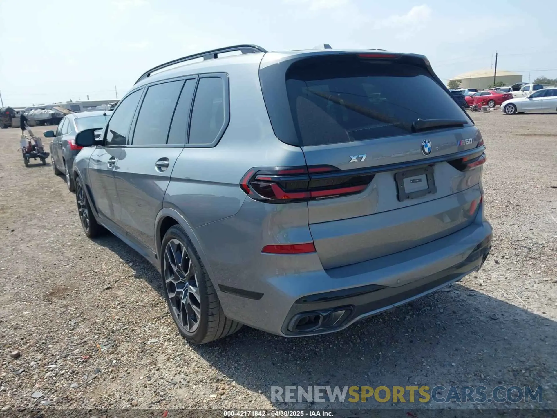 3 Photograph of a damaged car 5UX33EM06S9Y33892 BMW X7 2025