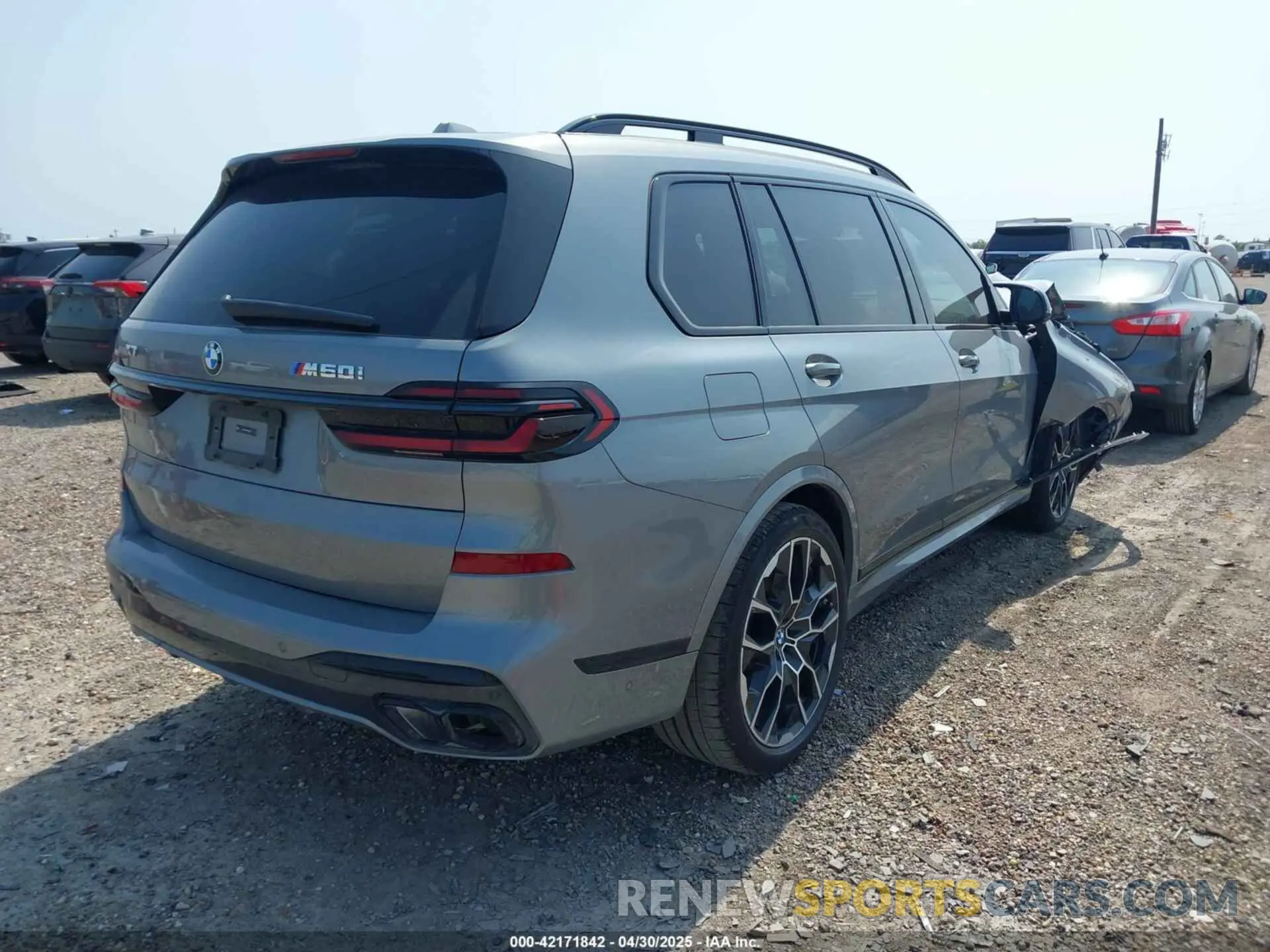 4 Photograph of a damaged car 5UX33EM06S9Y33892 BMW X7 2025