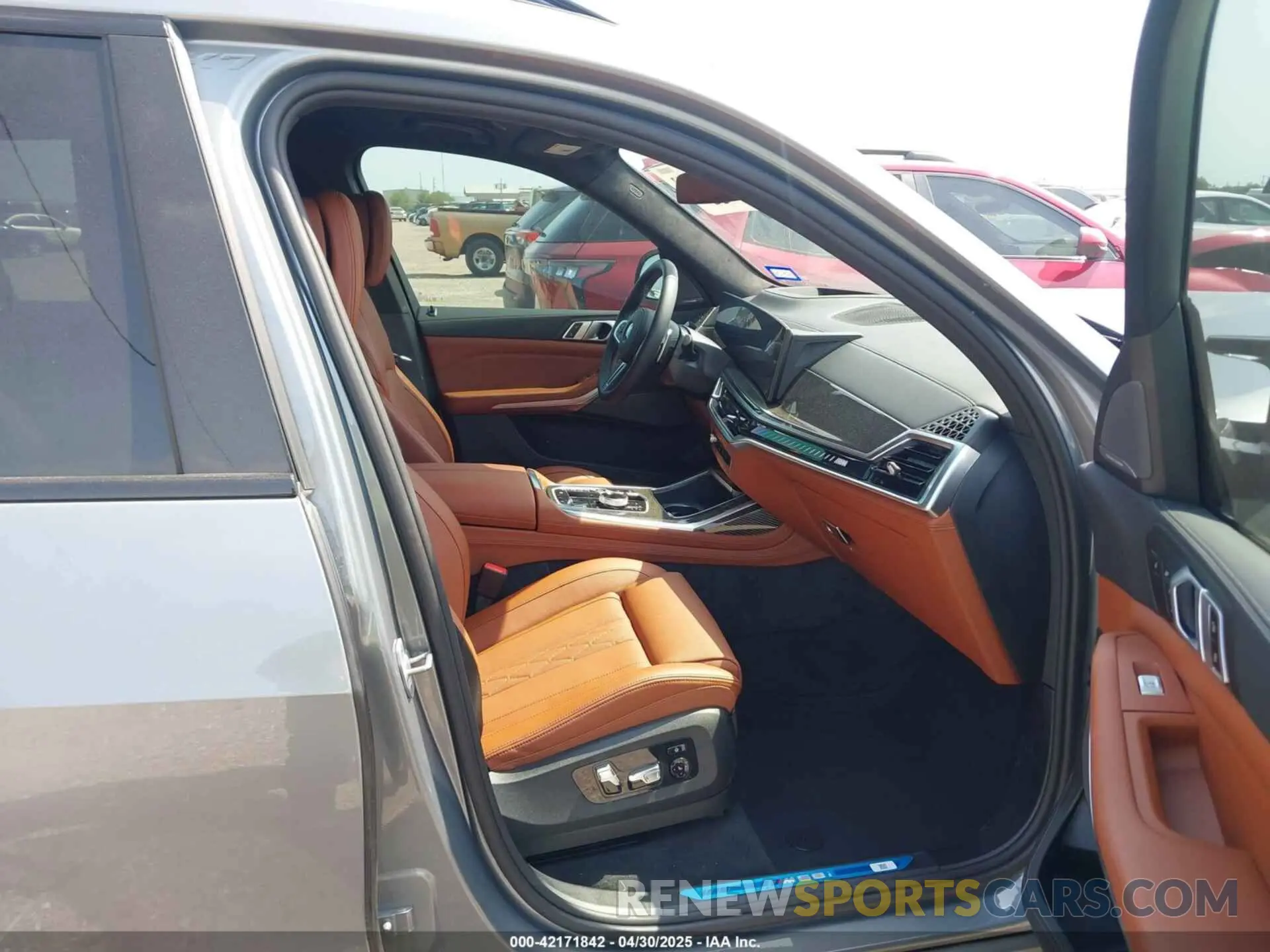 5 Photograph of a damaged car 5UX33EM06S9Y33892 BMW X7 2025