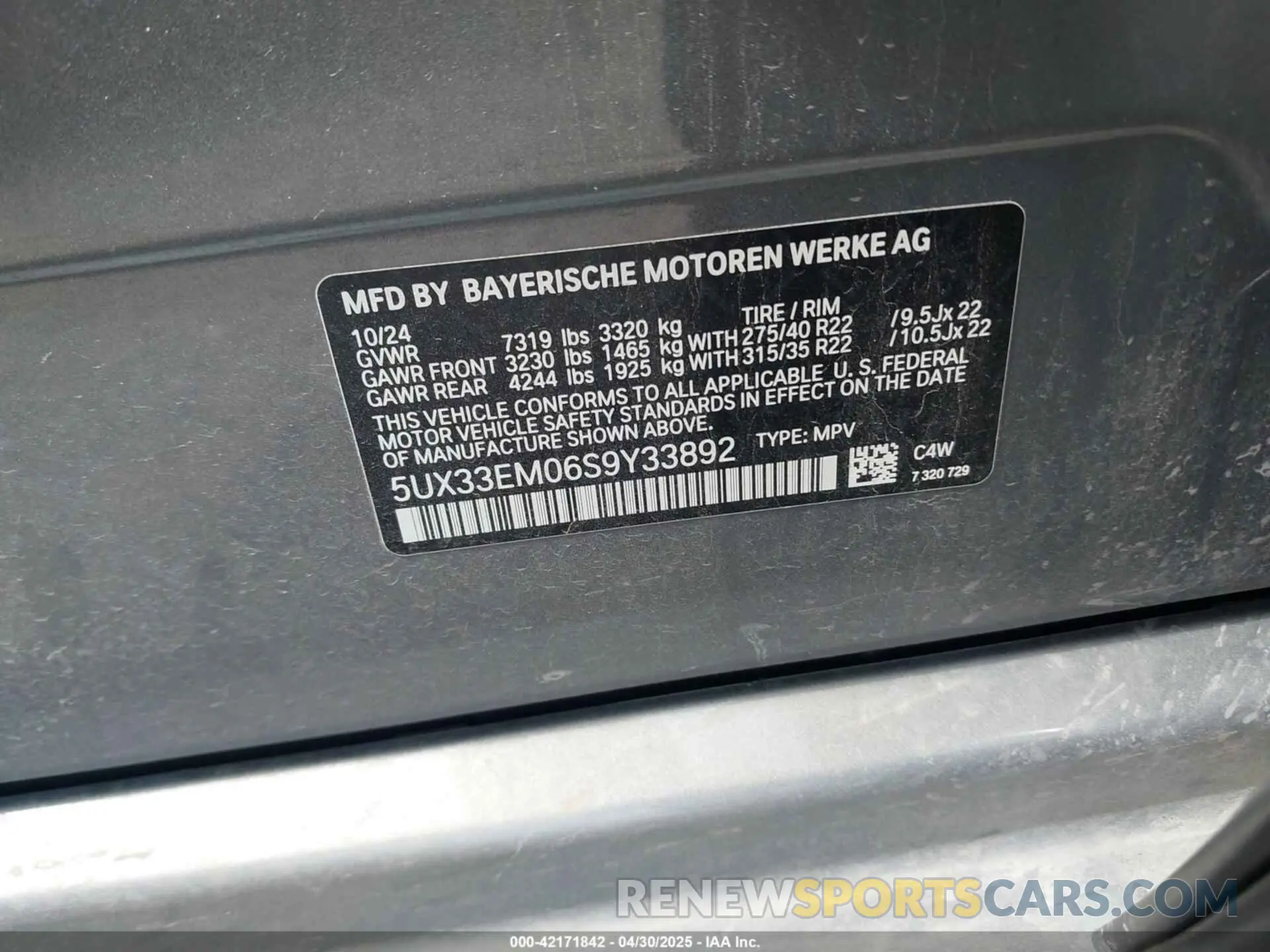 9 Photograph of a damaged car 5UX33EM06S9Y33892 BMW X7 2025