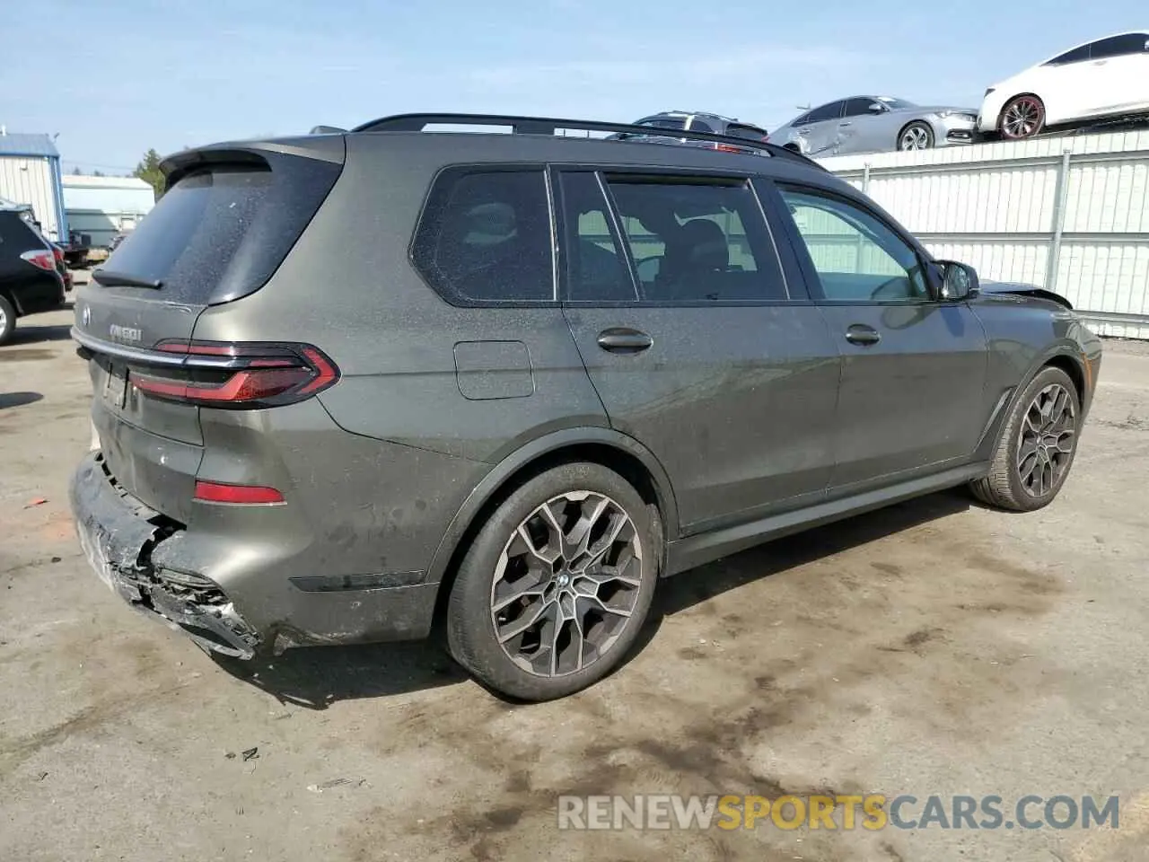 3 Photograph of a damaged car 5UX33EM04P9N56103 BMW X7 M60I 2023