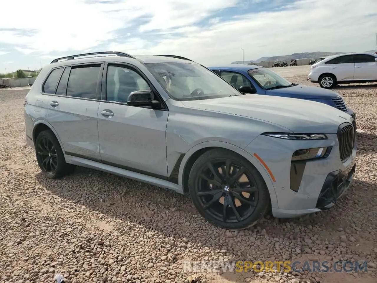 4 Фотография поврежденного автомобиля 5UX33EM04R9T03513 BMW X7 M60I 2024