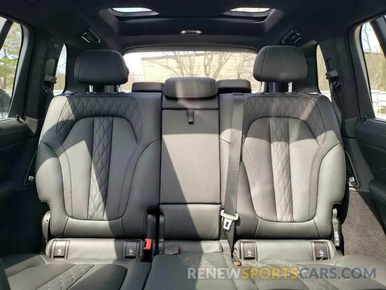 10 Фотография поврежденного автомобиля 5UX33EM05R9V23548 BMW X7 M60I 2024