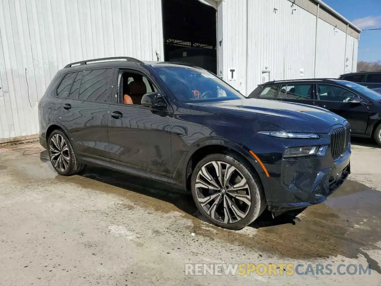 4 Фотография поврежденного автомобиля 5UX33EM08R9T81499 BMW X7 M60I 2024