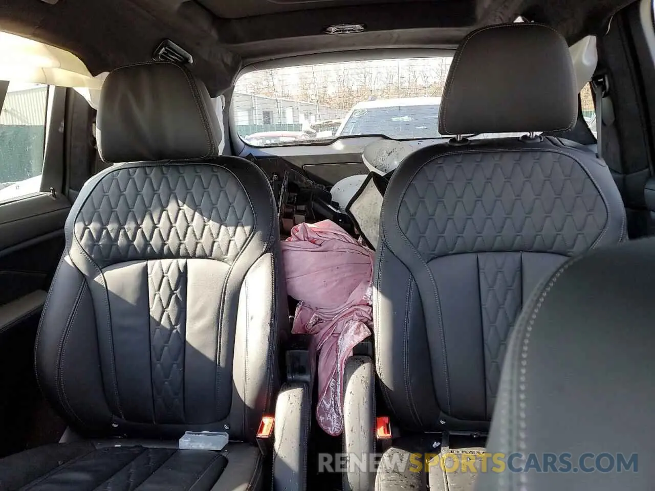 10 Photograph of a damaged car 5UX33EM09R9V11872 BMW X7 M60I 2024