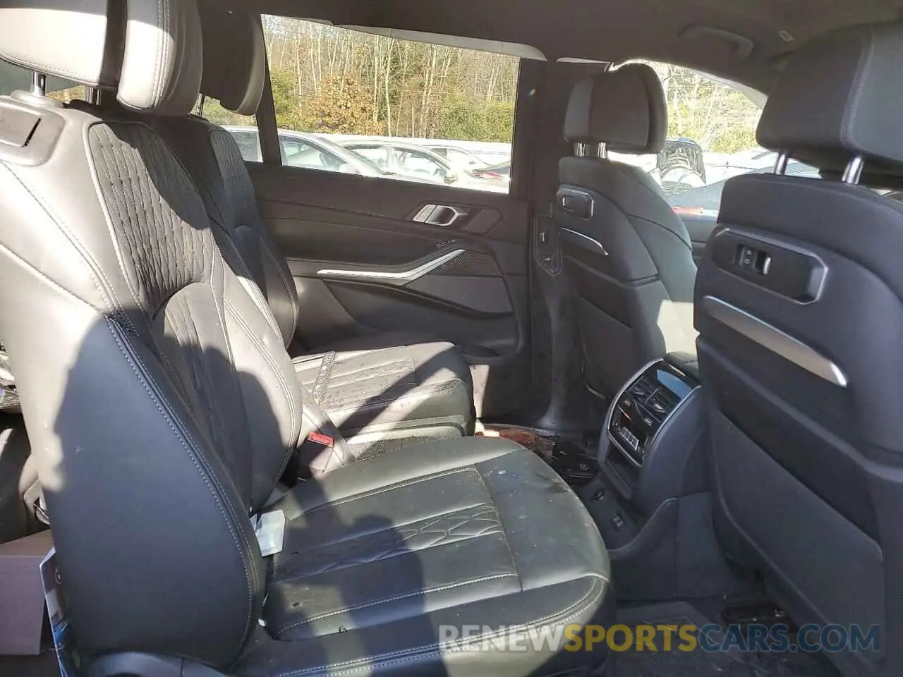 11 Photograph of a damaged car 5UX33EM09R9V11872 BMW X7 M60I 2024