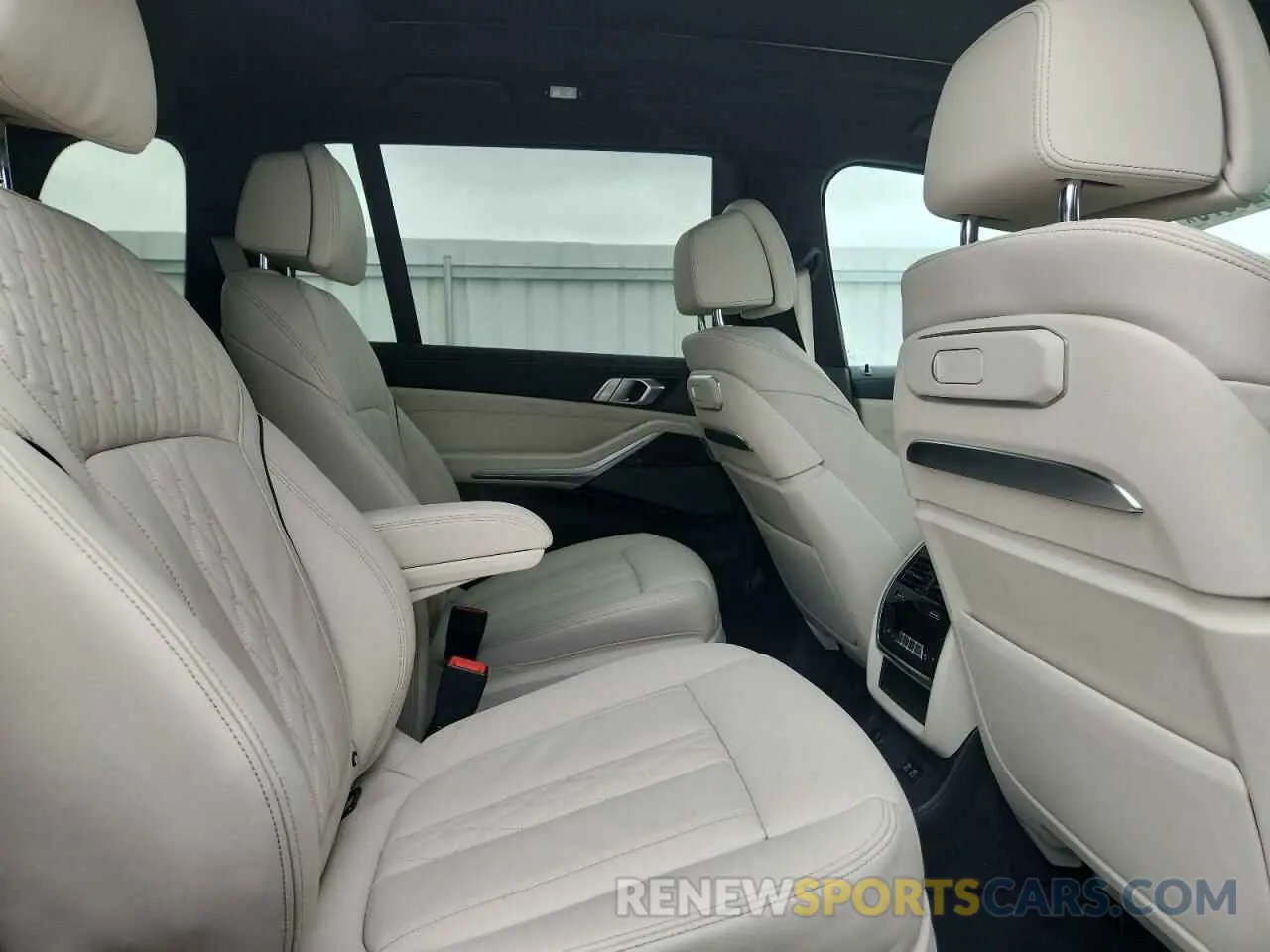 11 Фотография поврежденного автомобиля 5UX33EM0XR9W00155 BMW X7 M60I 2024