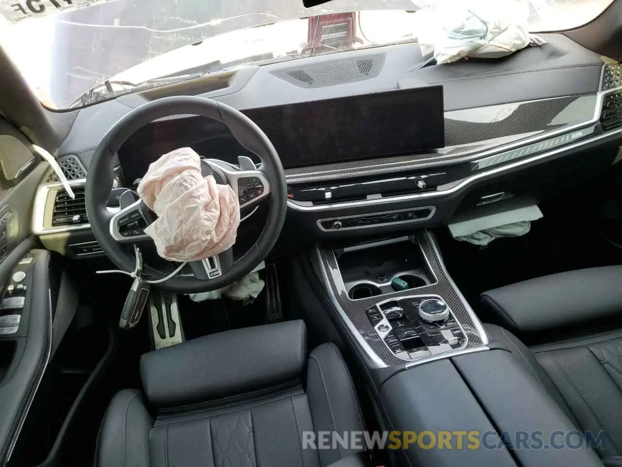 8 Photograph of a damaged car 5UX33EM02S9X77322 BMW X7 M60I 2025