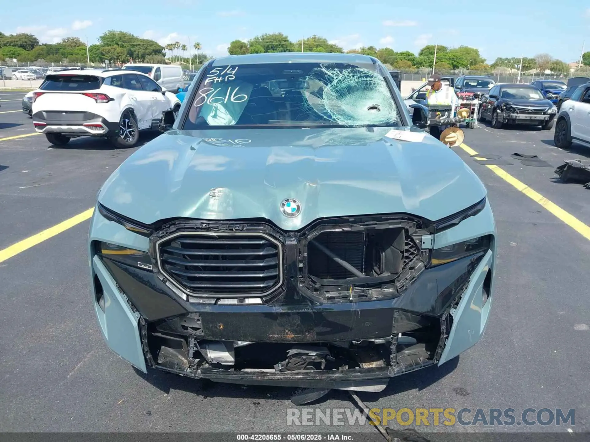 12 Фотография поврежденного автомобиля 5YM23CS00P9R58616 BMW XM 2023