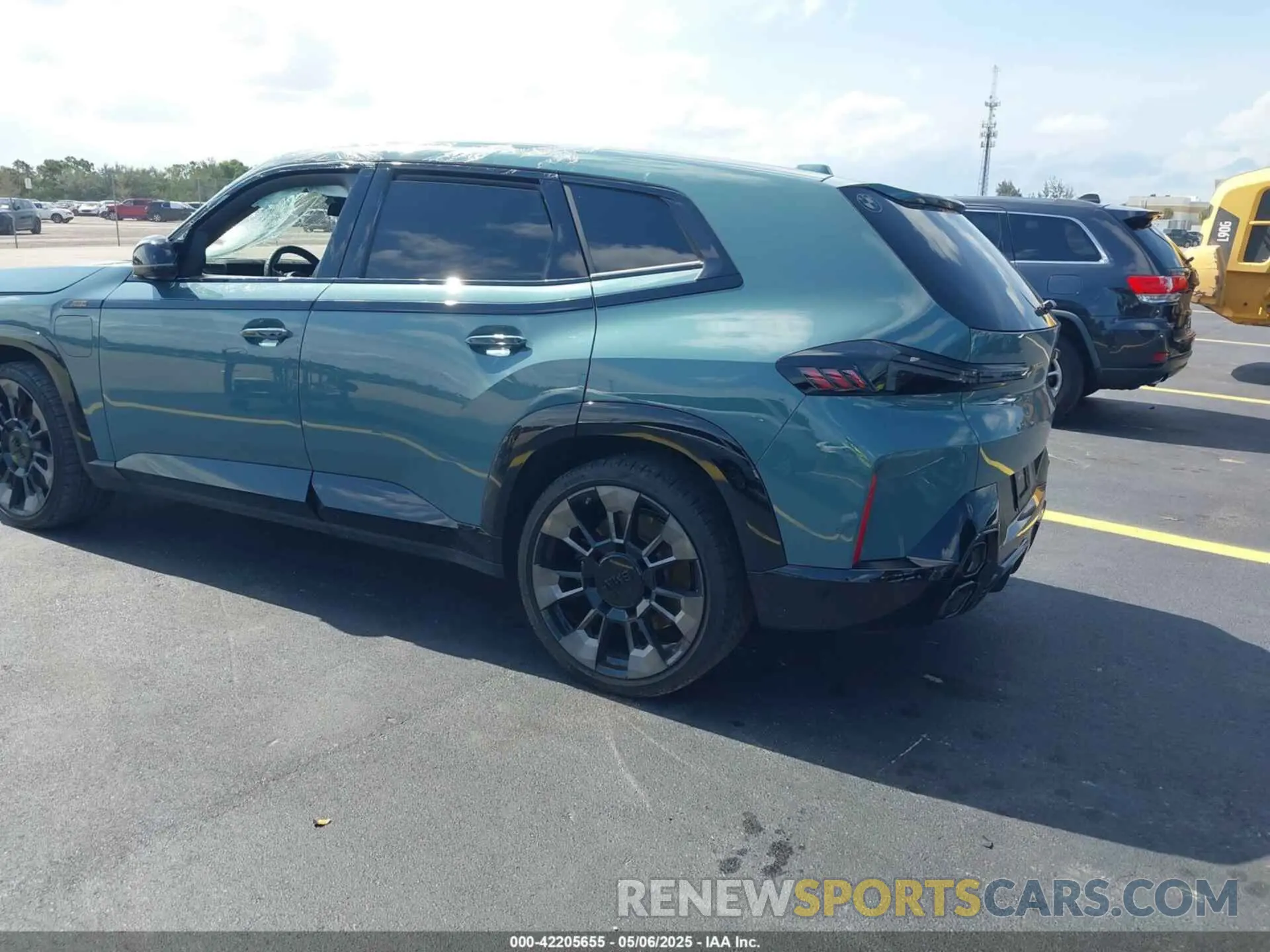 3 Фотография поврежденного автомобиля 5YM23CS00P9R58616 BMW XM 2023