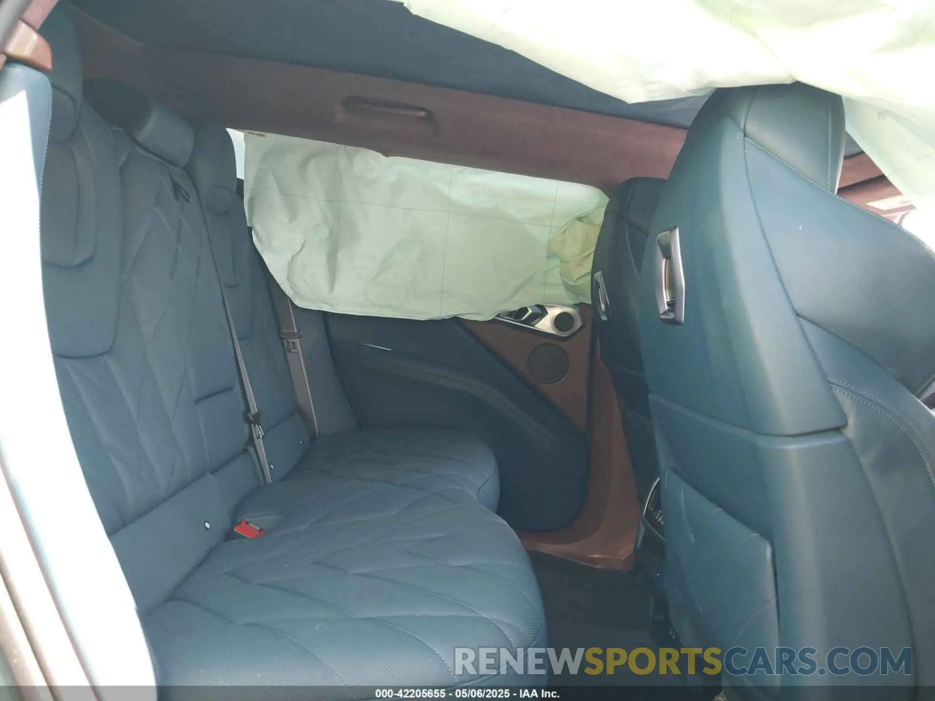 8 Фотография поврежденного автомобиля 5YM23CS00P9R58616 BMW XM 2023