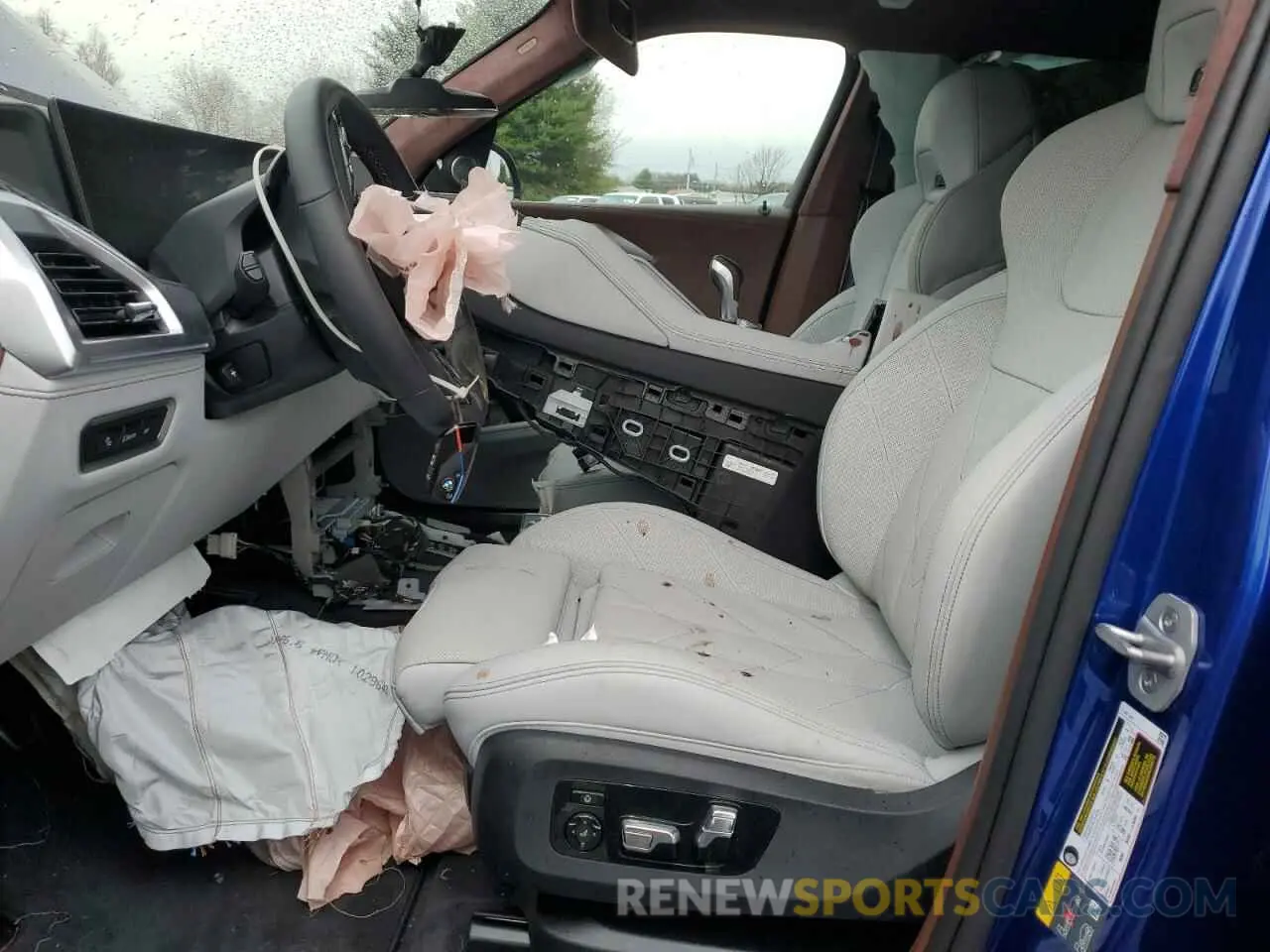 7 Photograph of a damaged car 5YM23CS06R9W47825 BMW XM 2024