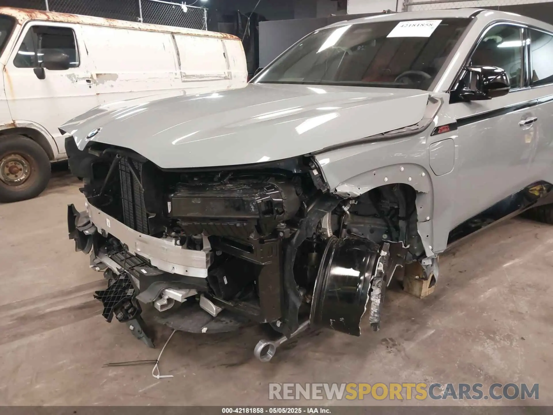 6 Photograph of a damaged car 5YM33CS04S9X59906 BMW XM 2025