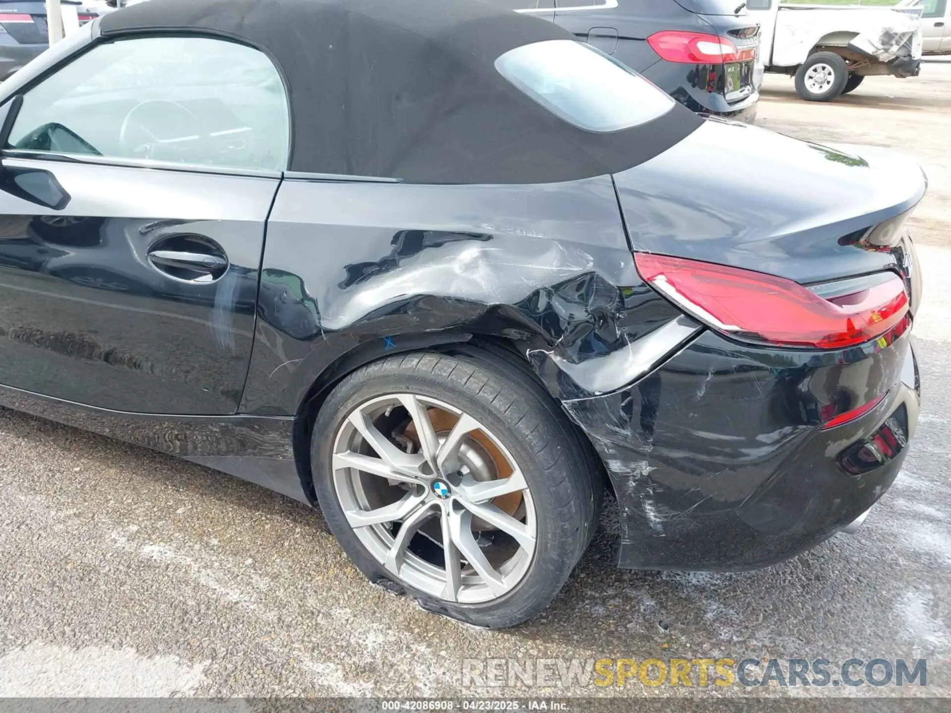 6 Photograph of a damaged car WBAHF3C06LWW54465 BMW Z4 2020