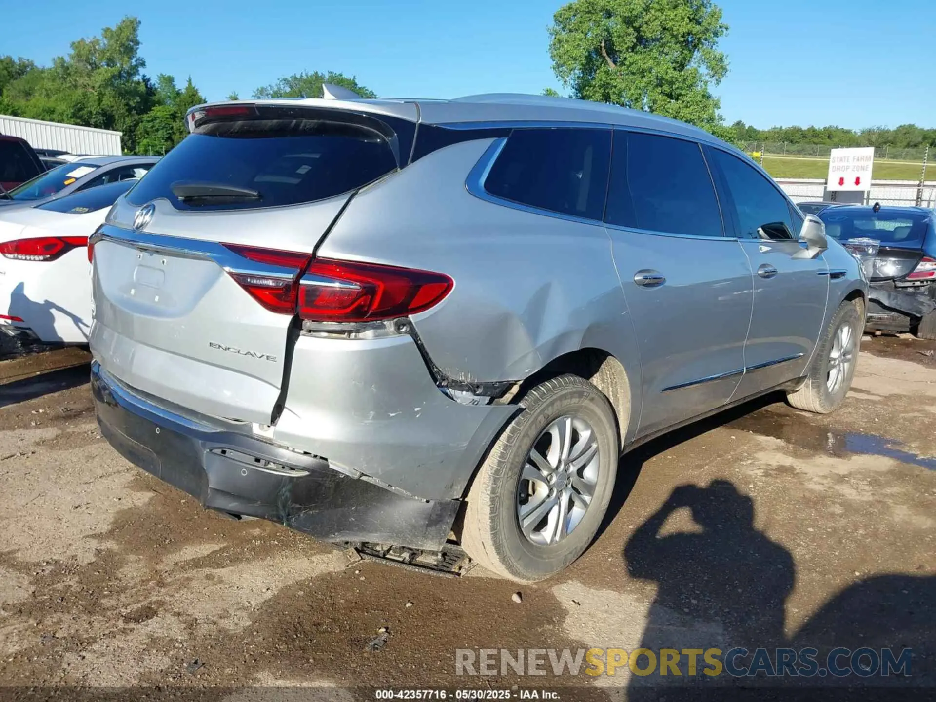 4 Photograph of a damaged car 5GAERAKW1KJ117572 BUICK ENCLAVE 2019